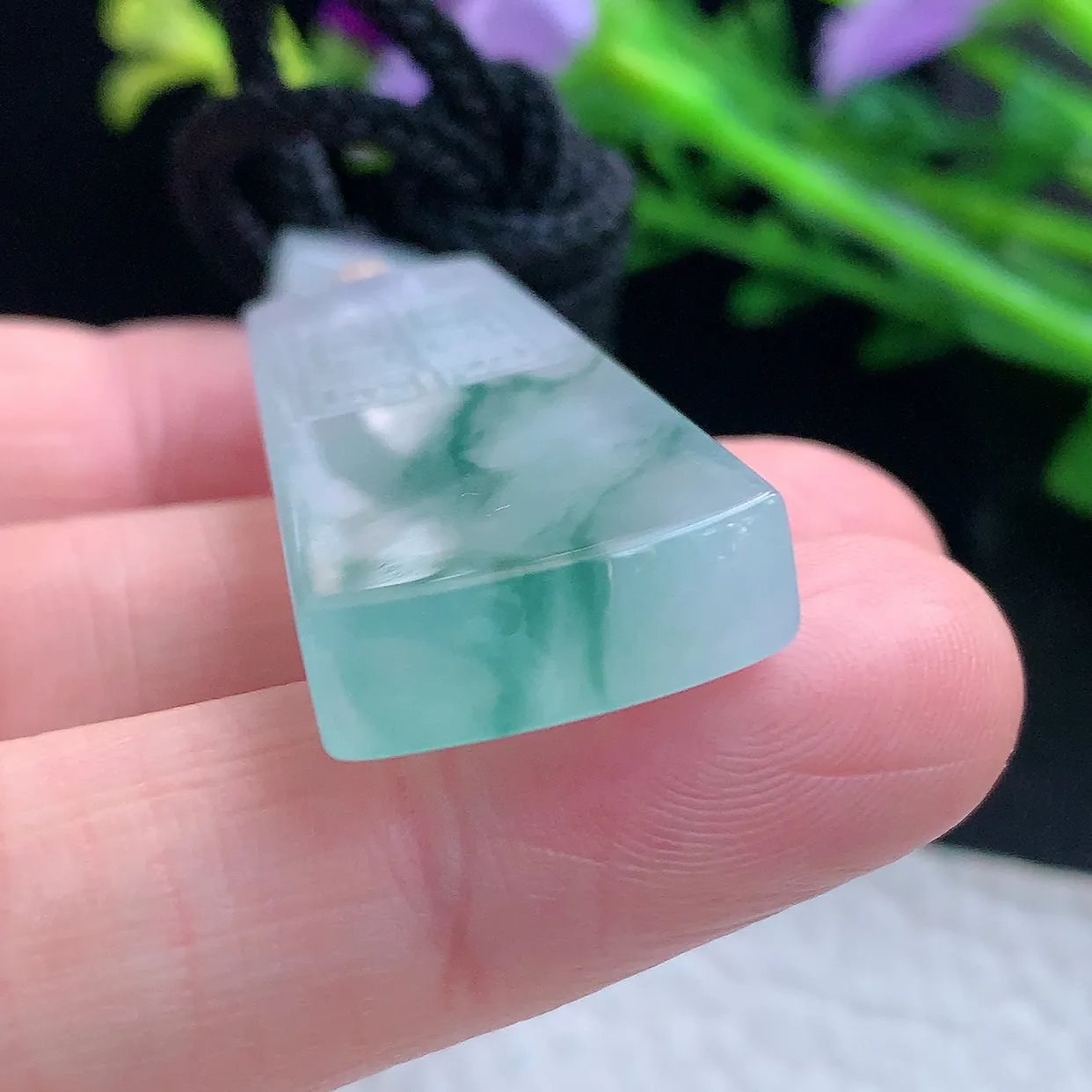 yl实拍40.2*17.6*6翡翠a货精雕冰飘花怀古雕无事牌玉吊坠 玉挂件