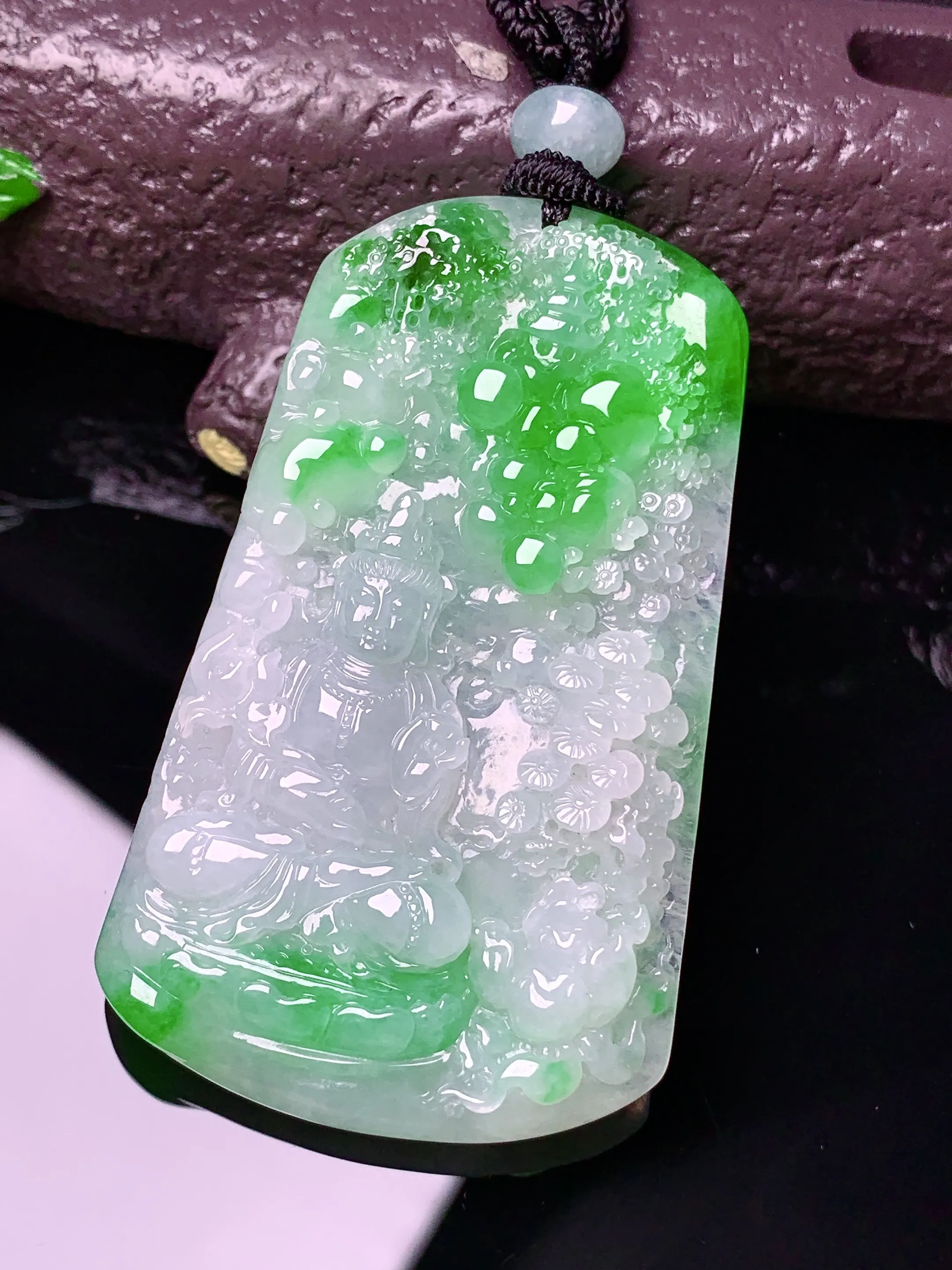 飘绿观音吊坠 玉质细腻 色泽清新艳丽 整体尺寸54.5*32.5*5.3