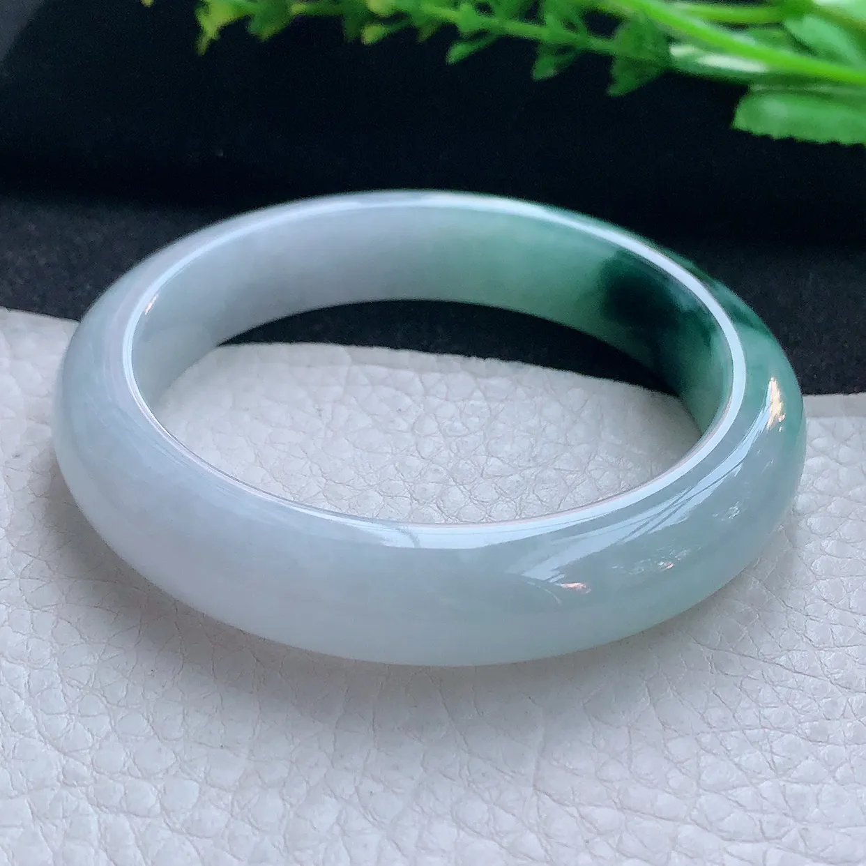 nr自然光56*12.2*8.5平安镯 翡翠a货玉手镯飘蓝花宽边玉手环