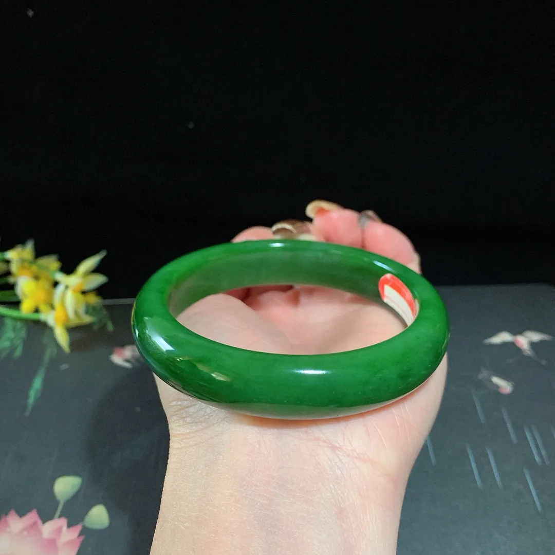 珍藏品，和田玉61圈口鲜菠菜绿碧玉手镯！玉质细腻油润 底色纯净 无纹裂 脂粉好，品质高
