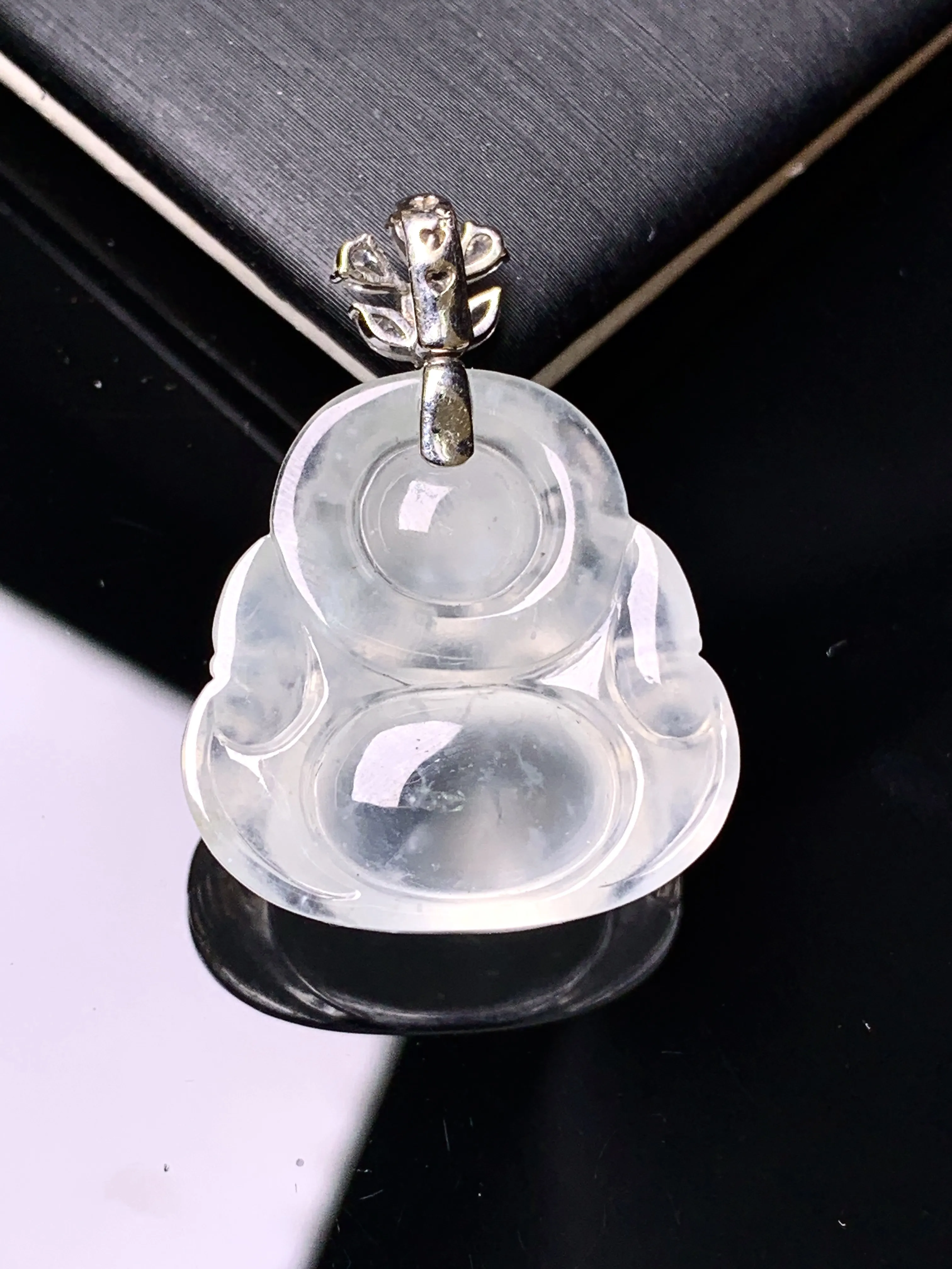 18k金钻镶嵌冰种佛公吊坠 玉质细腻 色泽清新艳丽 整体尺寸30.2*21.8*8