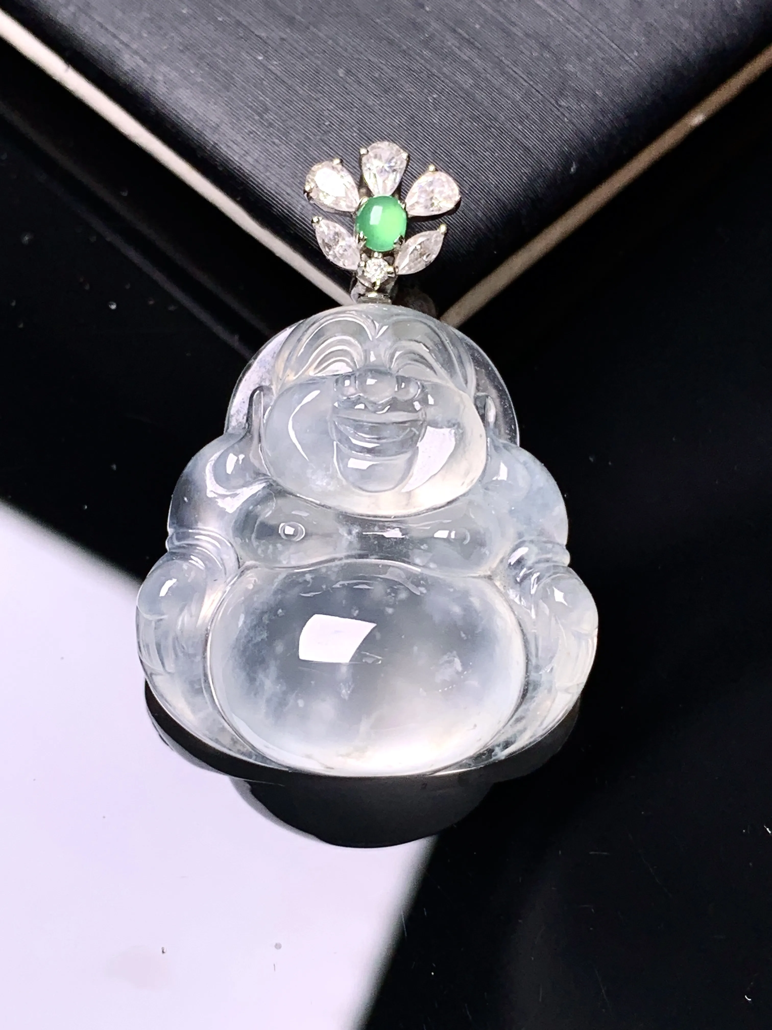 18k金钻镶嵌冰种佛公吊坠 玉质细腻 色泽清新艳丽 整体尺寸30.2*21.8*8