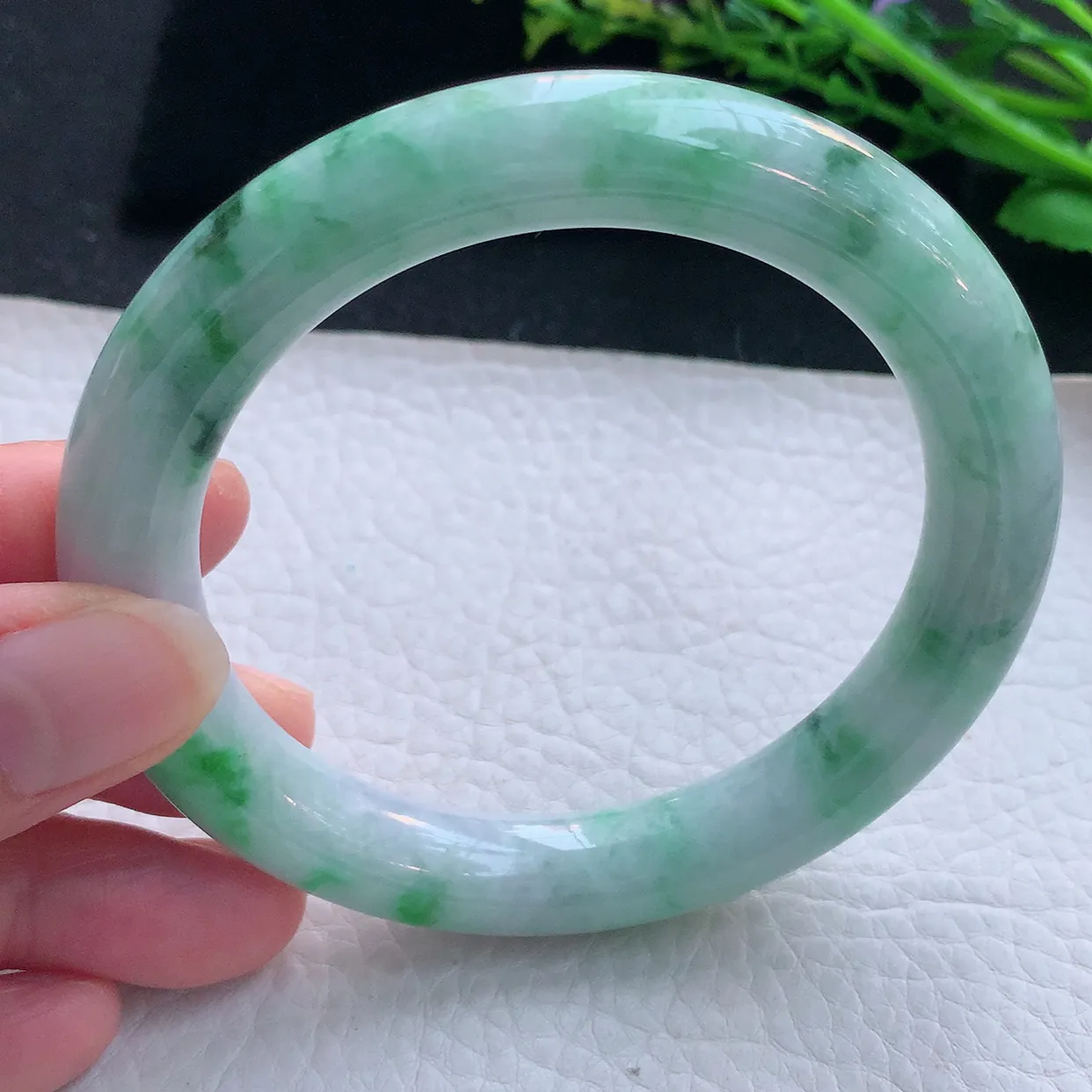 n大圈口60*10.9美人镯 翡翠a货玉手镯精美春带彩圆条玉手环