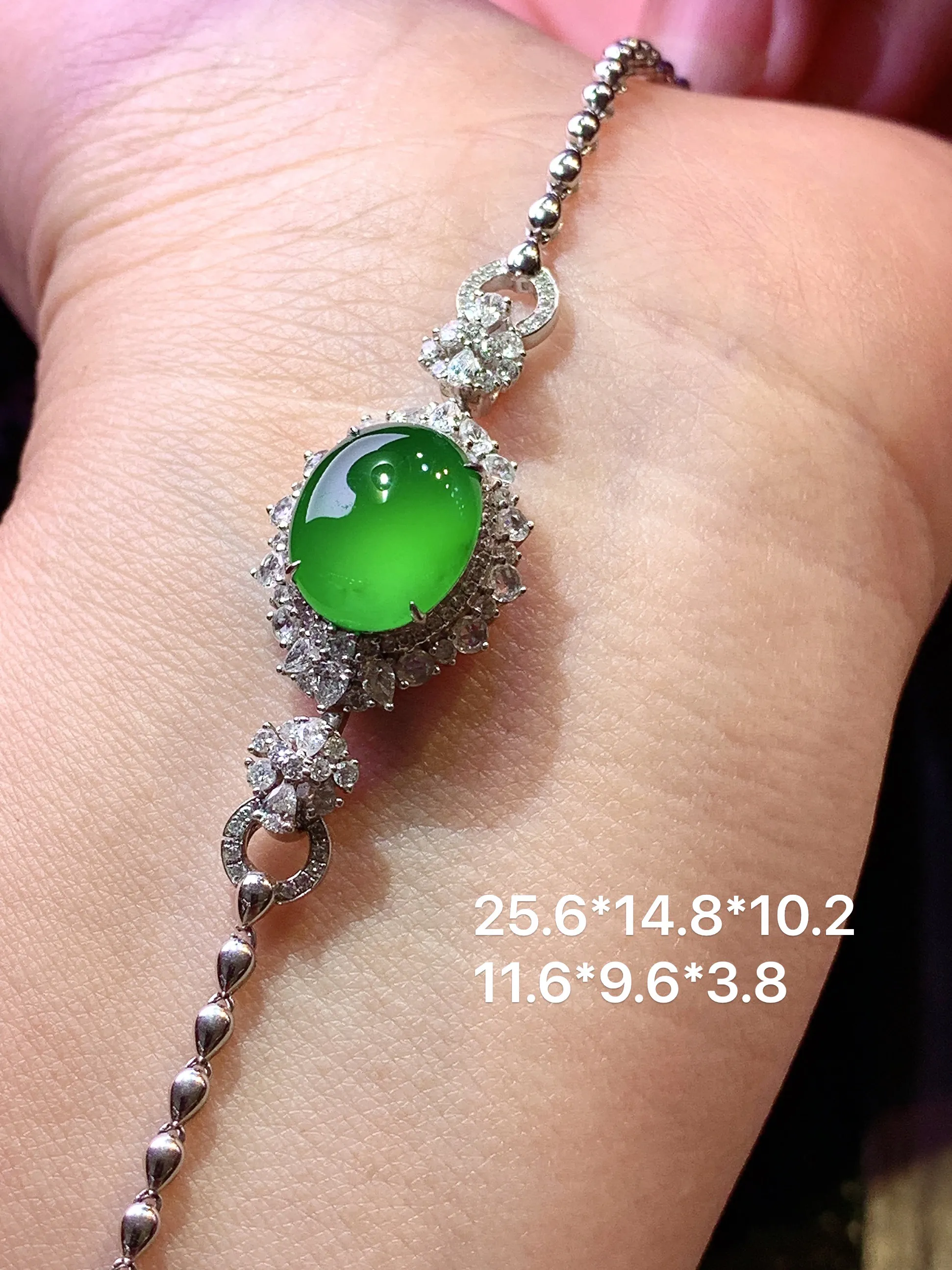 18k金钻镶嵌满绿蛋面手链吊坠两用款 玉质细腻 色泽清新艳丽 整体尺寸25.6*14.8*10.2