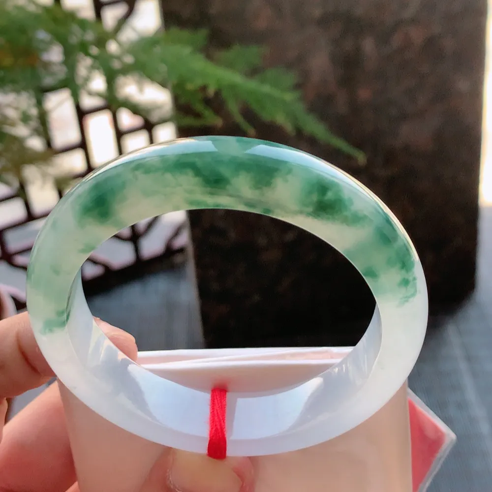 正圈高冰飘花 无瑕 尺寸:56.5/14.3/8.2 花美