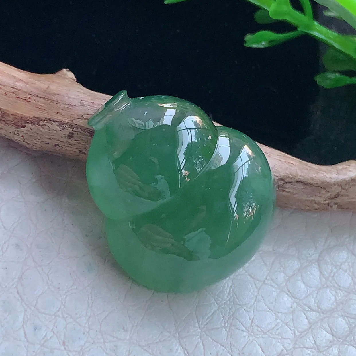 lz自然光23.3*20*9.2镶嵌款缅甸翡翠精雕冰油饱满葫芦玉吊坠 玉挂件