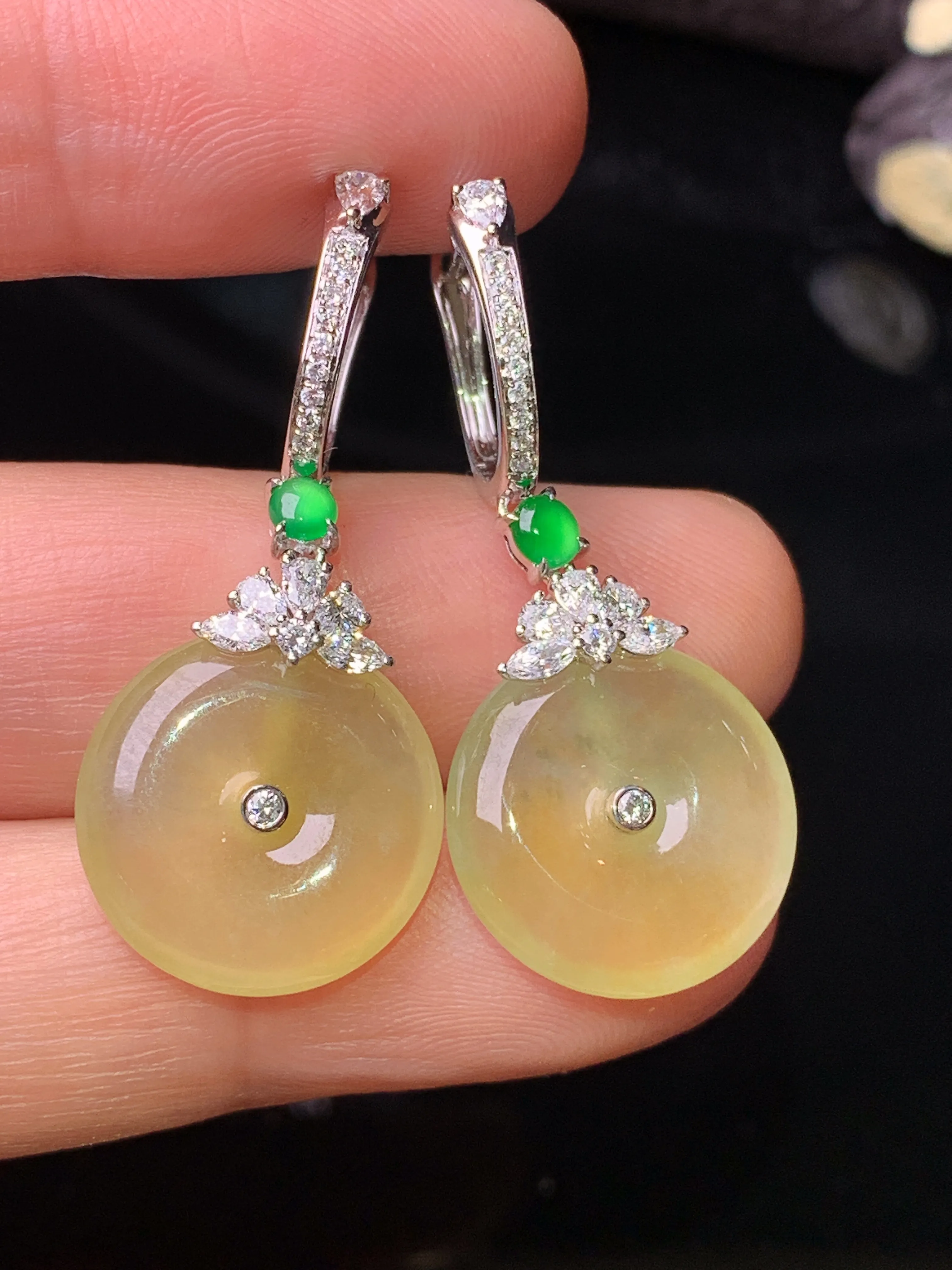 18k金钻镶嵌黄翡平安扣耳坠 玉质细腻 色泽清新艳丽 整体尺寸34.3*15*4