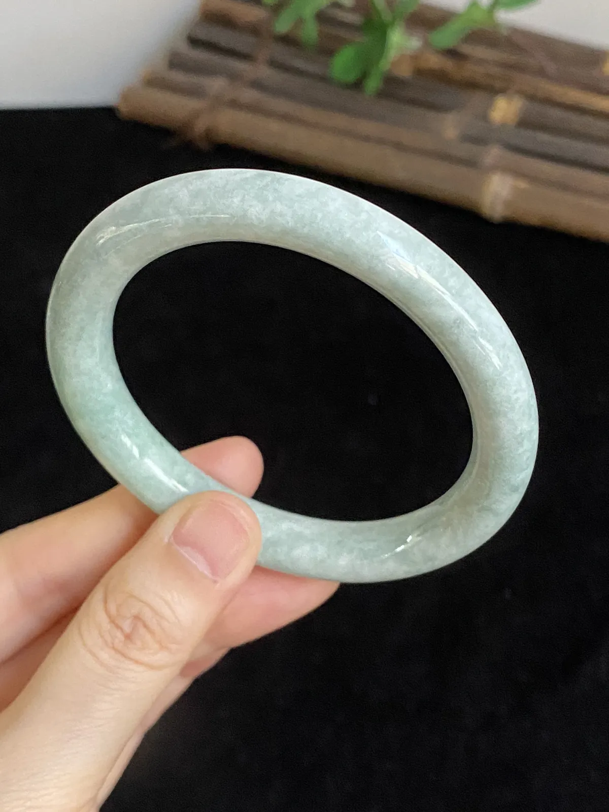 贵妃镯56圈口，翡翠手镯