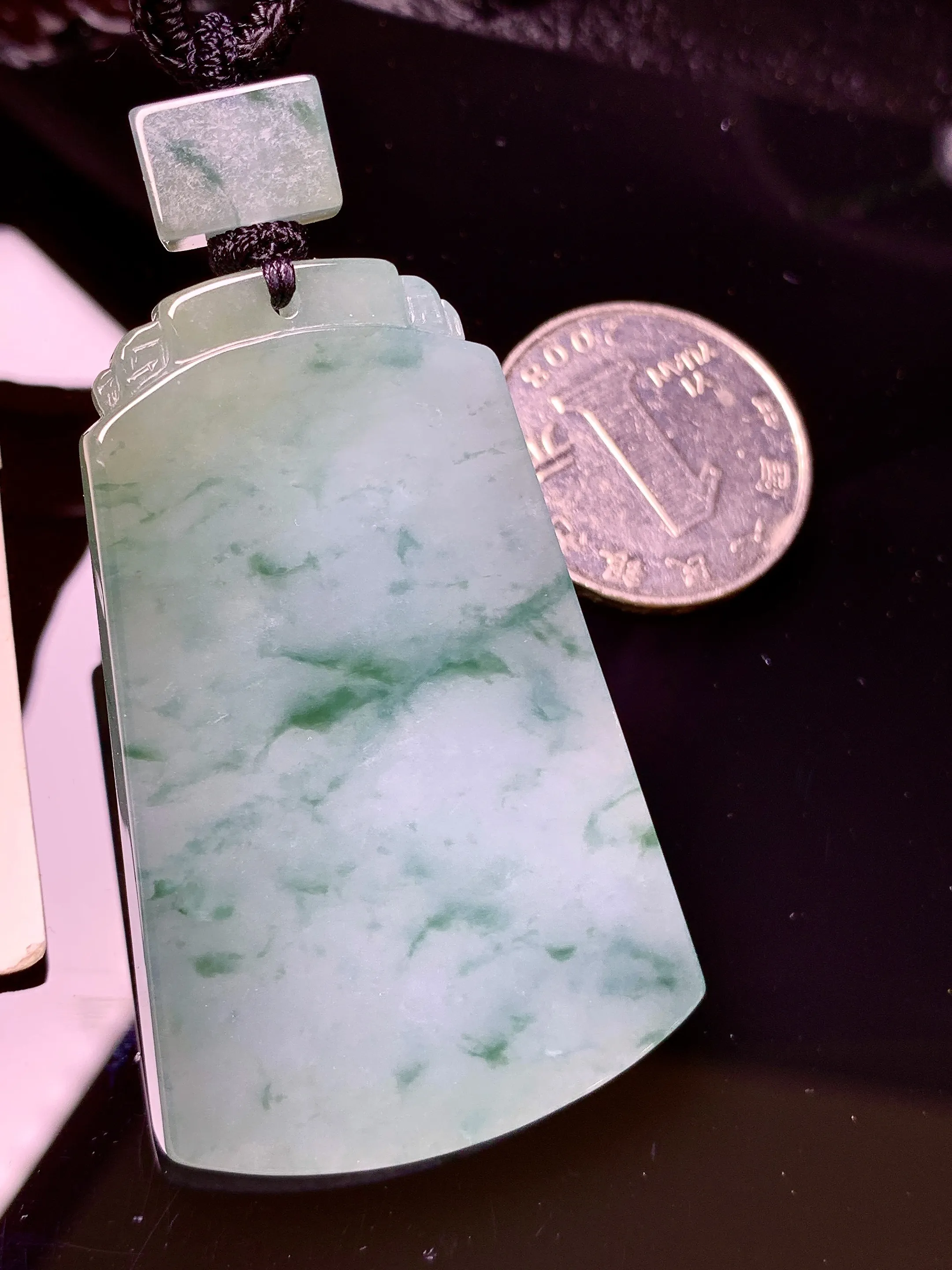 飘绿无事牌吊坠 玉质细腻 色泽清新艳丽 整体尺寸53.8*34.7*5.7