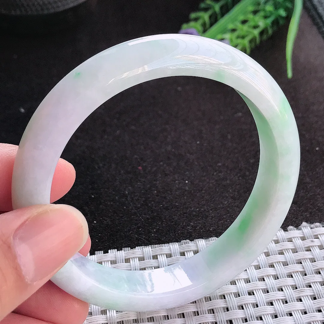 天然A货翡翠58.5/12.5/8.3老坑精美温润飘绿手镯宽边玉镯