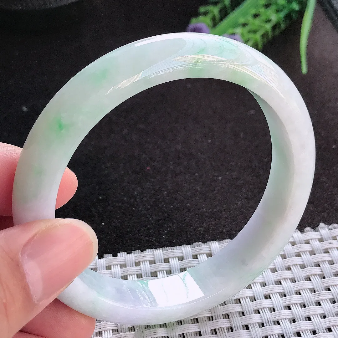 天然A货翡翠58.5/12.5/8.3老坑精美温润飘绿手镯宽边玉镯