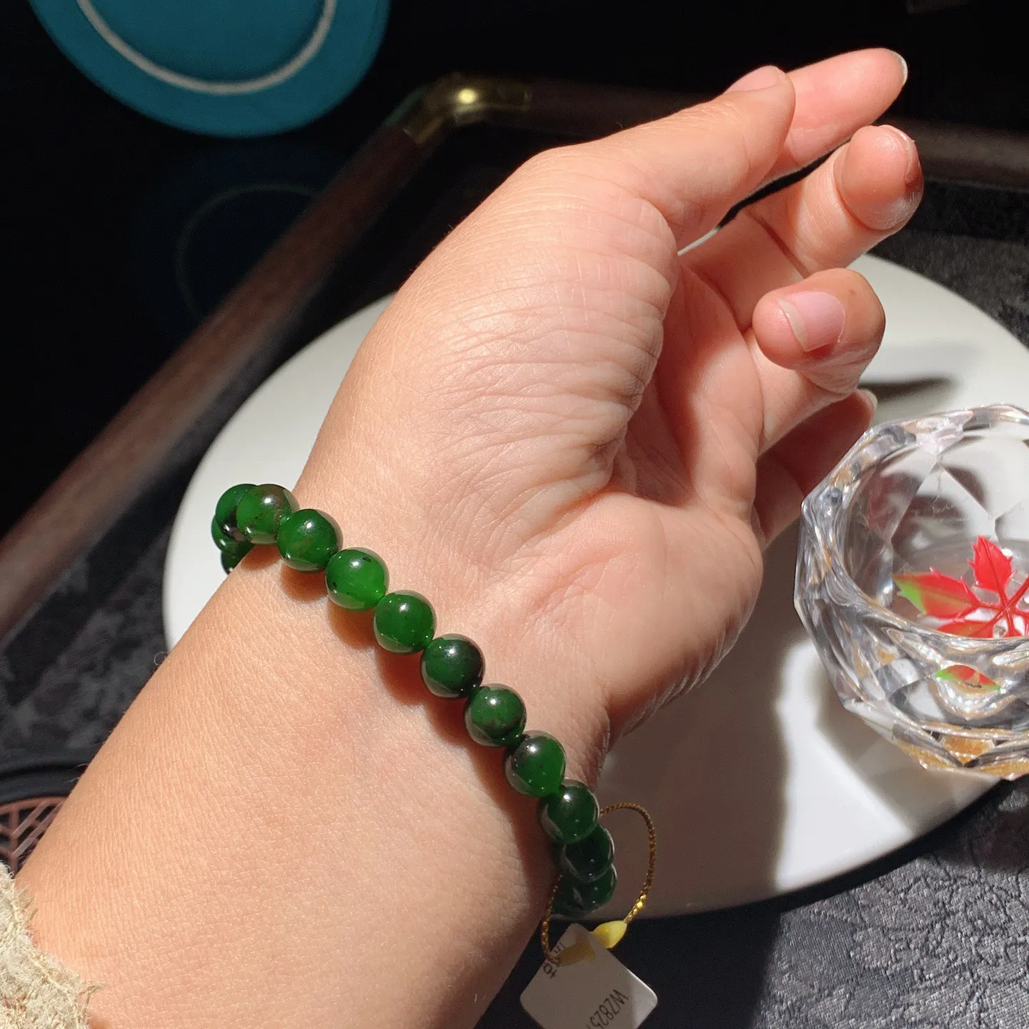 和田玉红皮料俄罗斯碧玉手串。单颗尺寸8！玉质细腻油润。手推出油。品相大气。lt251218