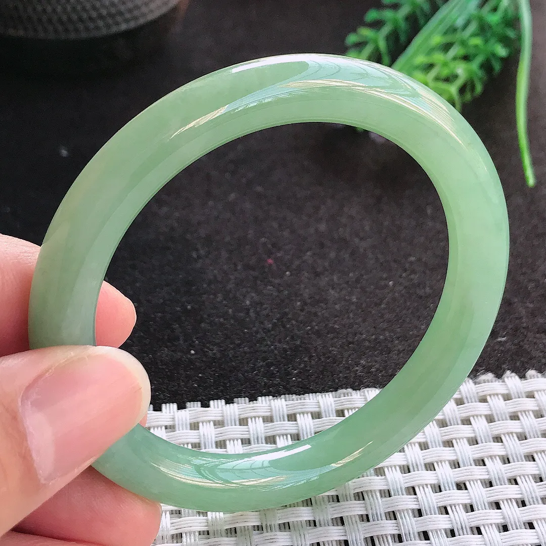 天然A货翡翠54/8.8老坑精美冰润满绿黄加绿圆条手镯玉镯