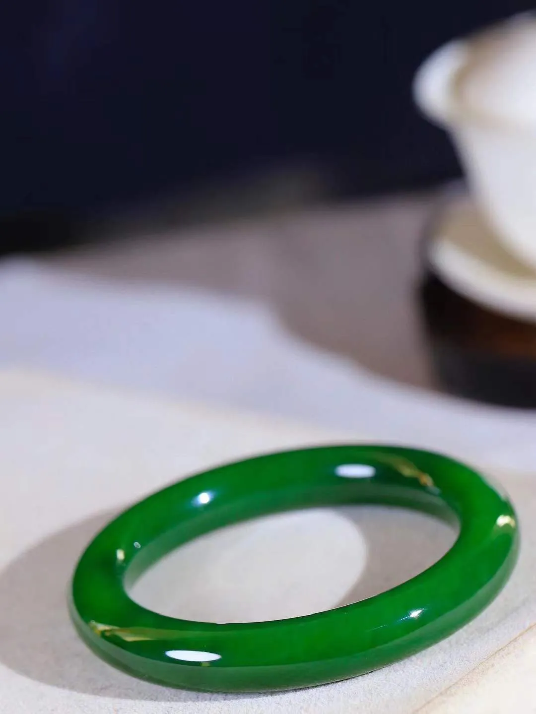 【温润如心.镯】

典藏级️和田玉碧玉手镯，精选上等碧玉料，色泽清透，质地细腻。佩戴它，感受千年玉