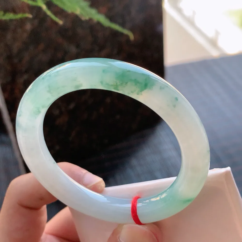 圆条高冰飘花 无瑕 尺寸:54.1/10.2 花美