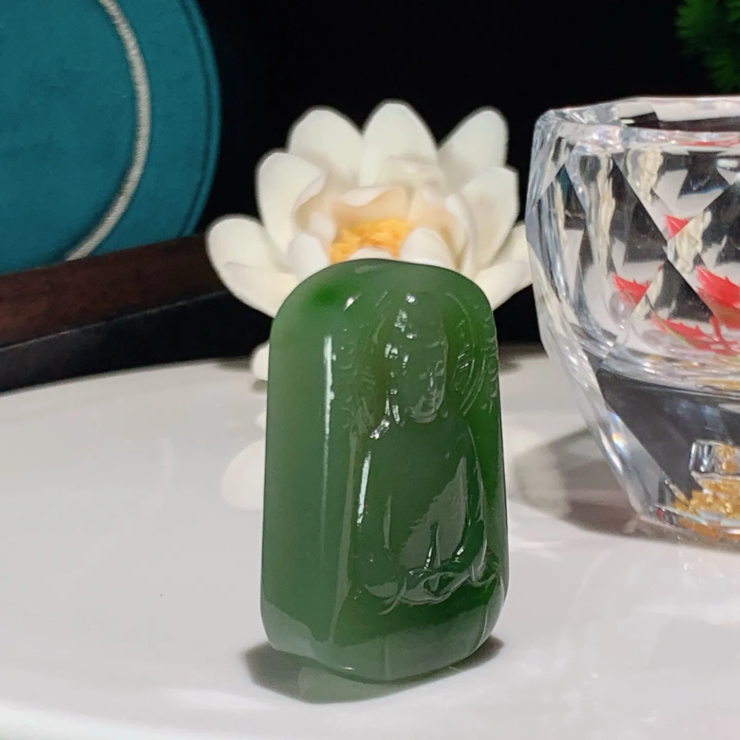 和田玉菠菜绿俄罗斯碧玉静瓶观音挂件。尺寸40/26/11重26.8克。玉质细腻油润。手推出油。品相大气。lt251218