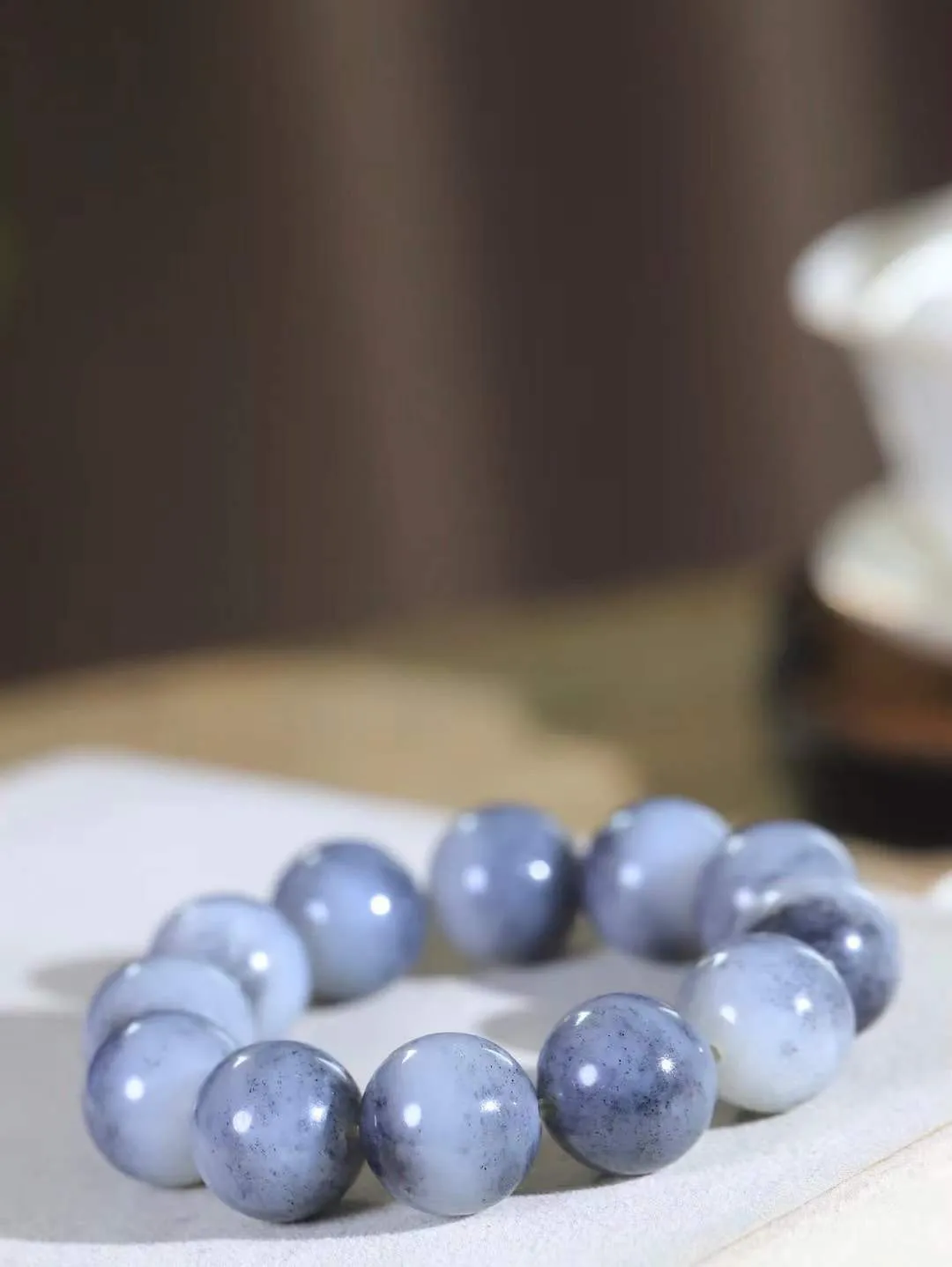 【珠圆玉润.手串】

精品和田玉青花珠圆玉润手串 玉质温润细腻  整串打磨圆润，佩戴舒适。珠珠落玉盘