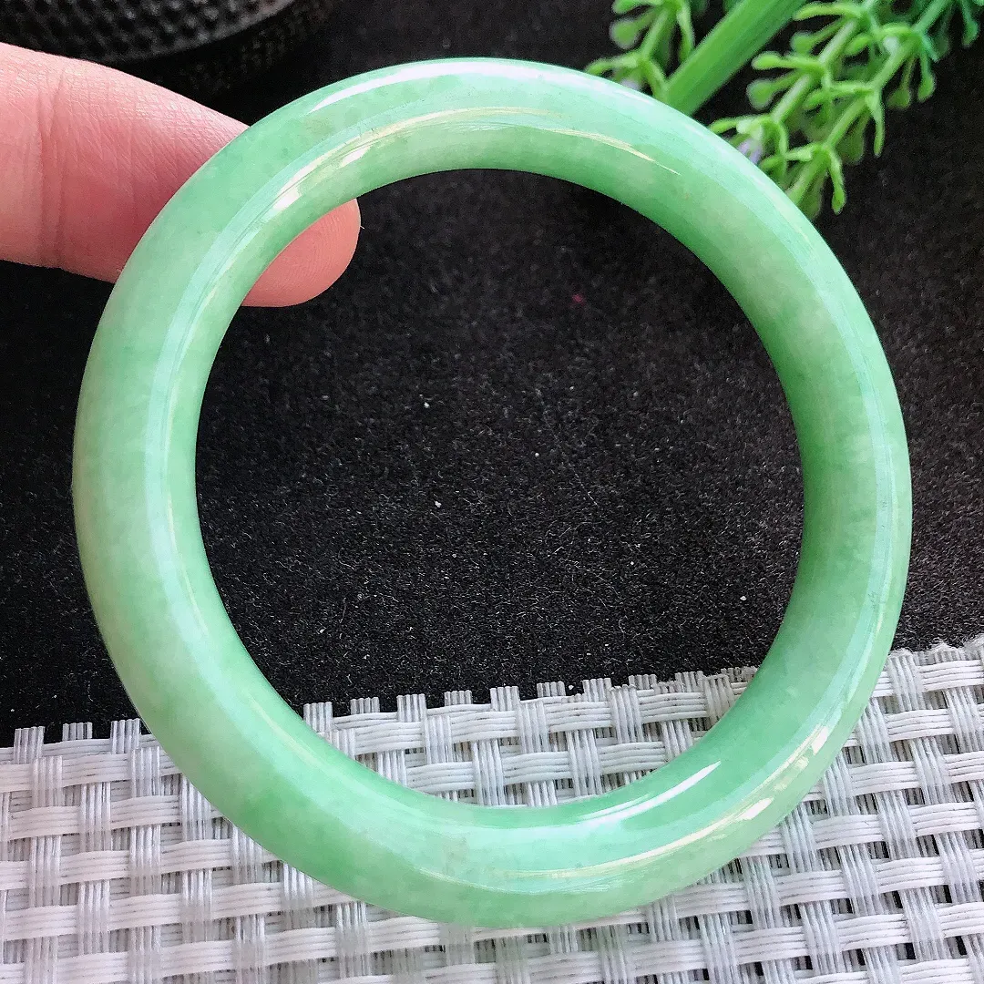 天然A货翡翠52/9.3/8.8老坑精美温润满绿圆条手镯宽边玉镯