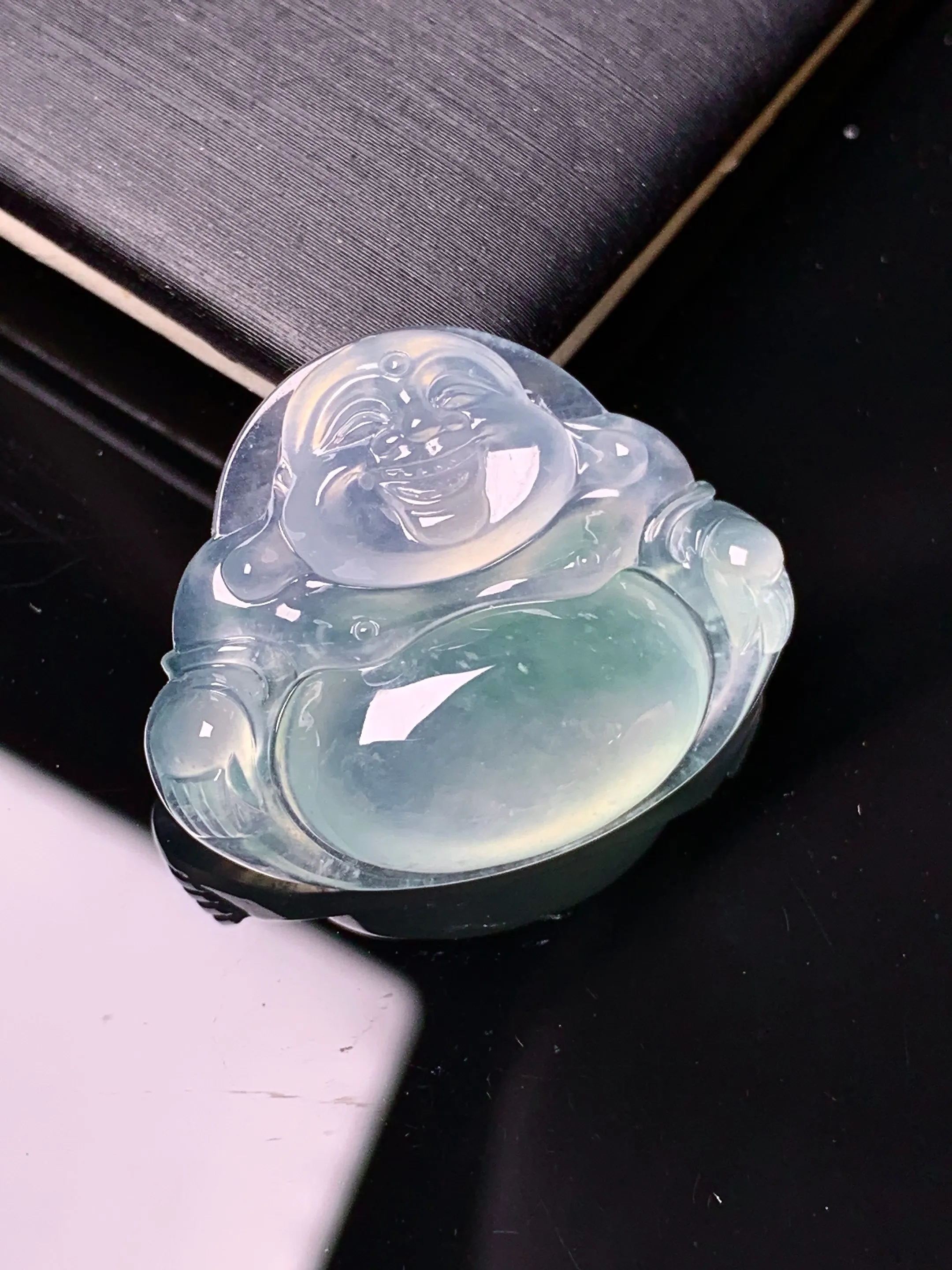 冰种佛公吊坠 玉质细腻 色泽清新艳丽 整体尺寸22*26.8*6.3