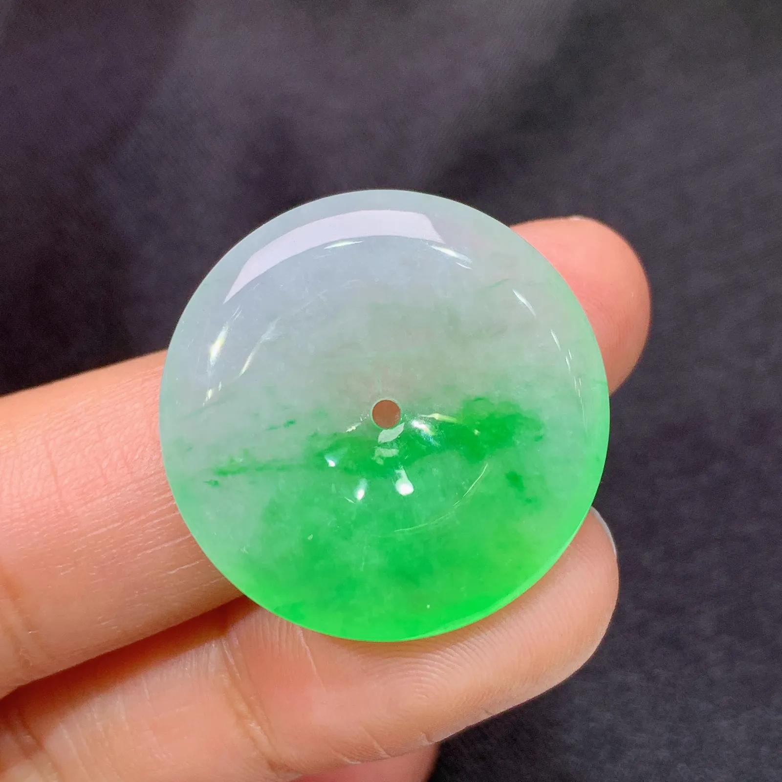 冰飘绿平安扣，冰润色阳，玉质细腻，种水足，Cj 尺寸24.6*4.5