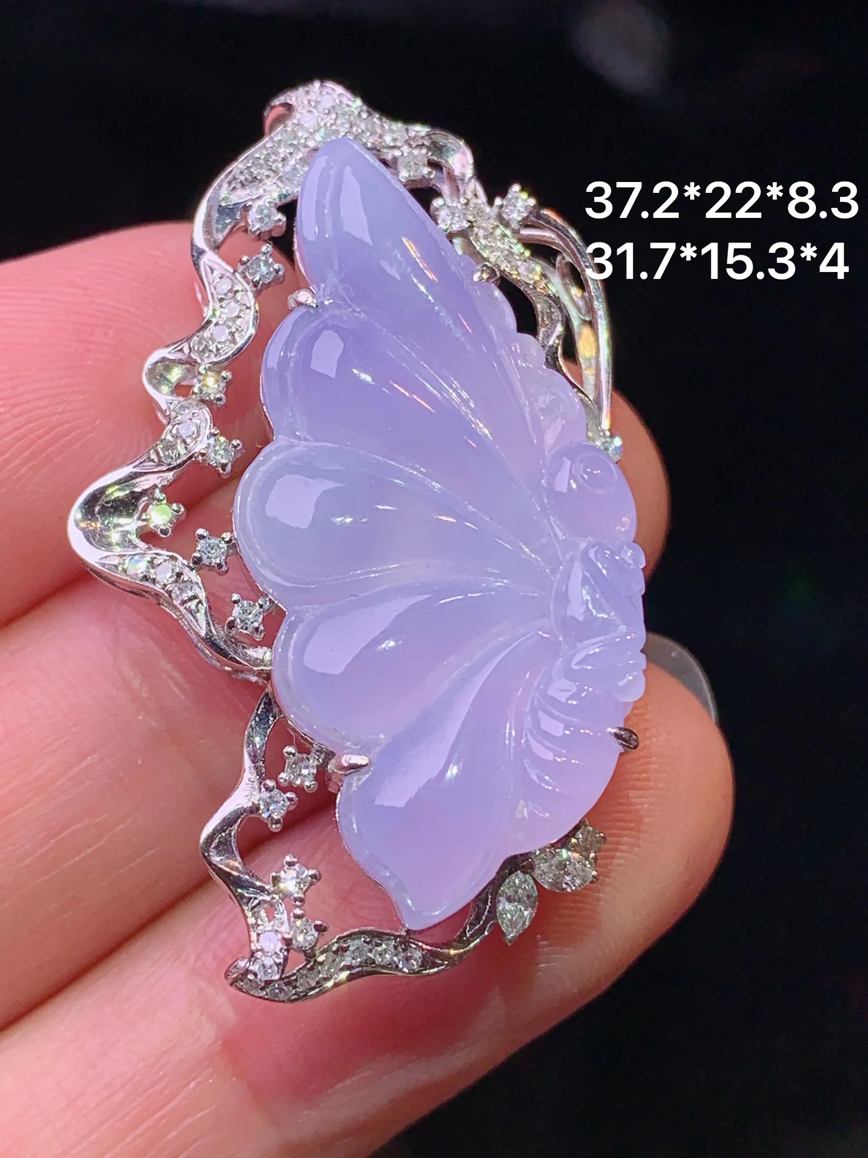 18k金钻镶嵌紫罗兰蝴蝶吊坠 玉质细腻 色泽清新艳丽 整体尺寸37.2*22*8.3