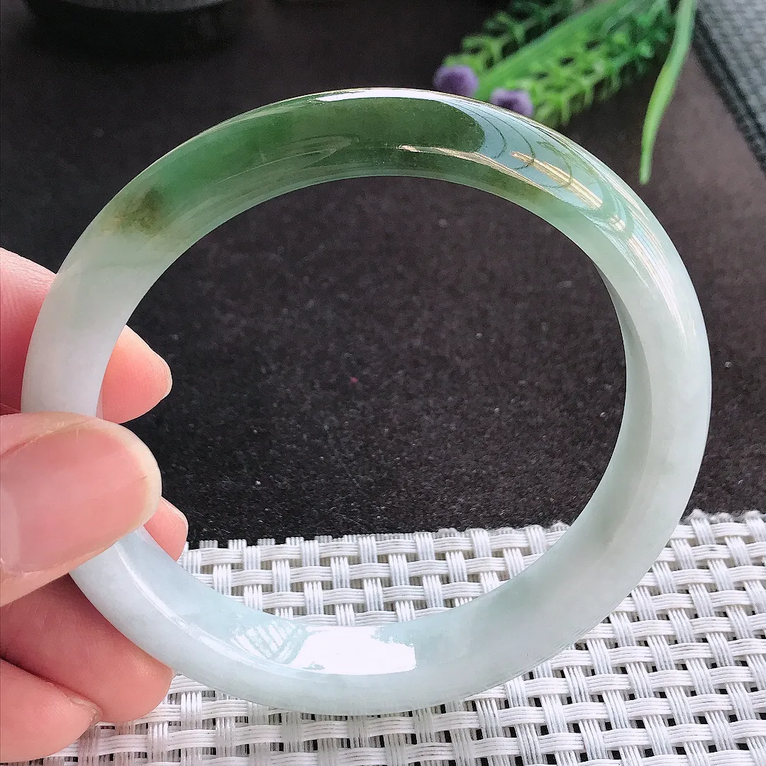 天然A货翡翠61.5/11.8/8.5老坑精美冰润特色半山半水油绿手镯大圈口宽边玉镯