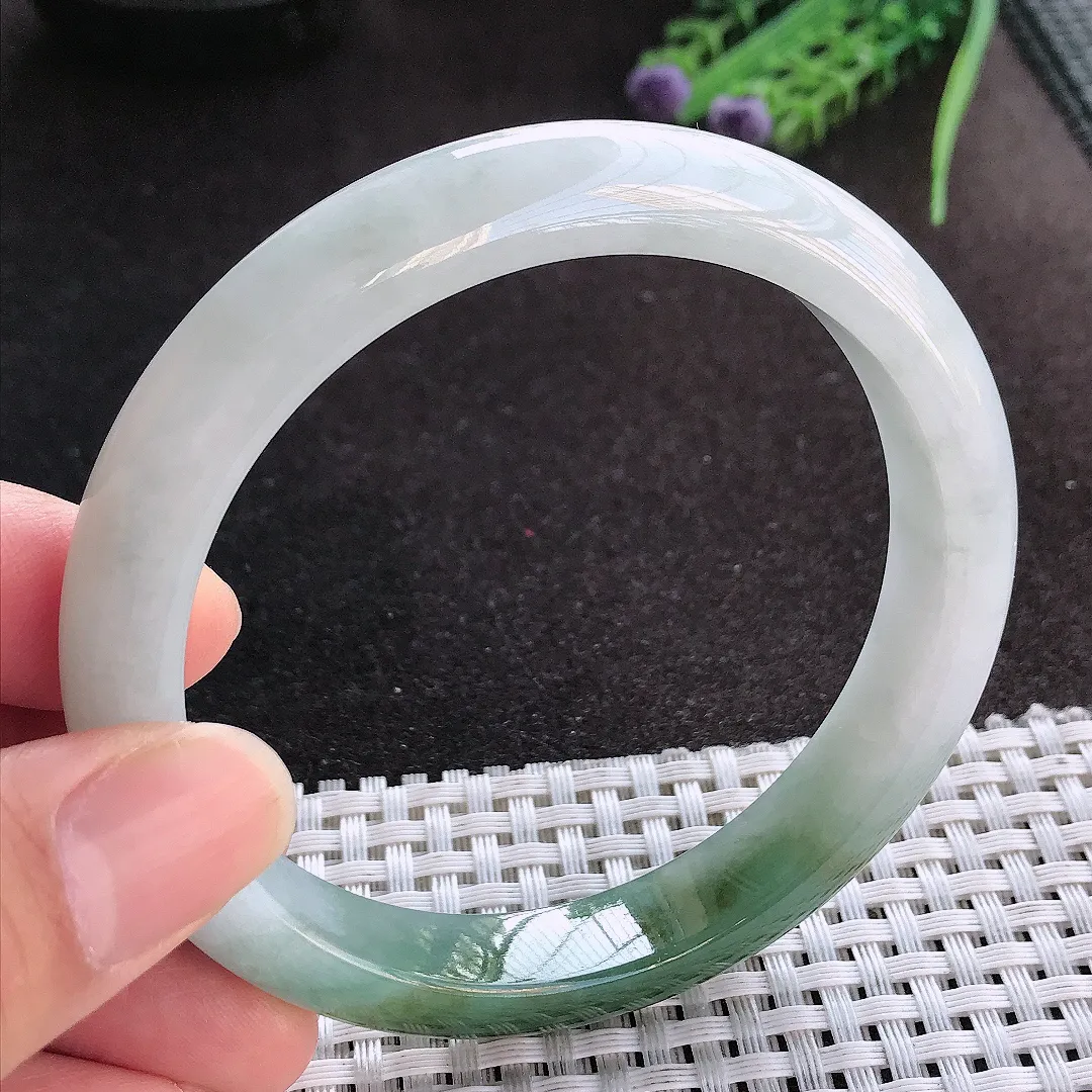 天然A货翡翠61.5/11.8/8.5老坑精美冰润特色半山半水油绿手镯大圈口宽边玉镯