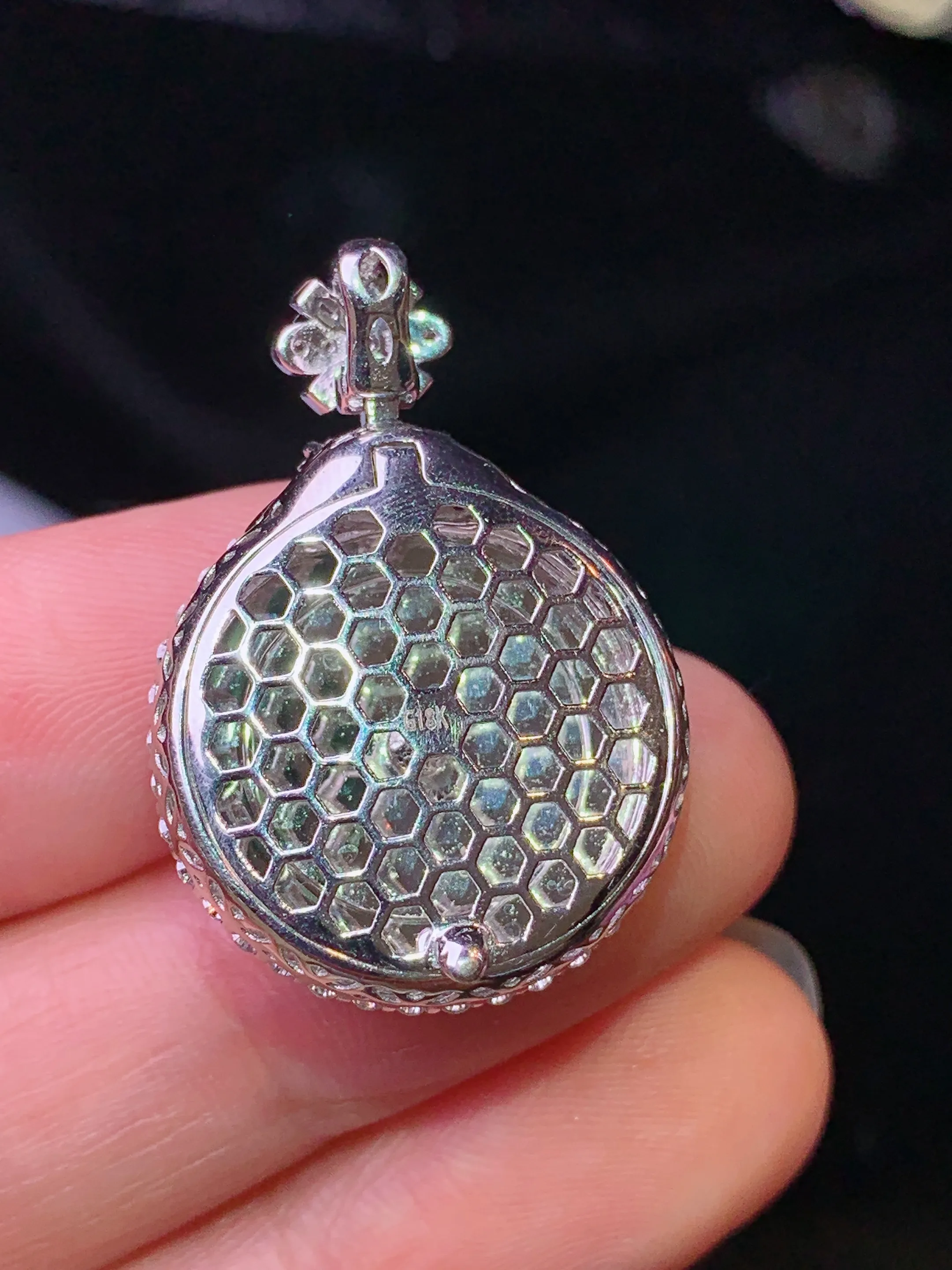 18k金钻镶嵌黄翡平安扣吊坠 玉质细腻 色泽清新艳丽 整体尺寸29.5*20.6*8.2