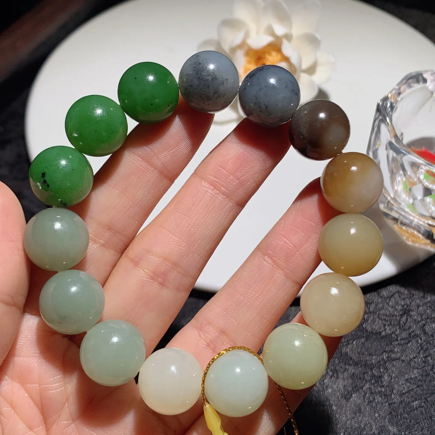 新疆和田玉多宝圆珠手串。单颗尺寸14！玉质细腻油润。手推出油。品相大气。lt251218