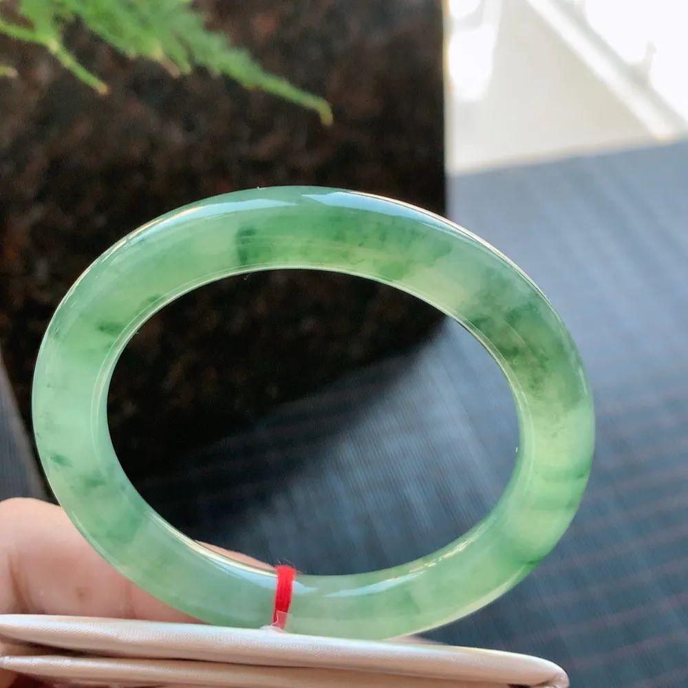 圆条高冰飘花 无瑕 尺寸:51.4/9.7 花美