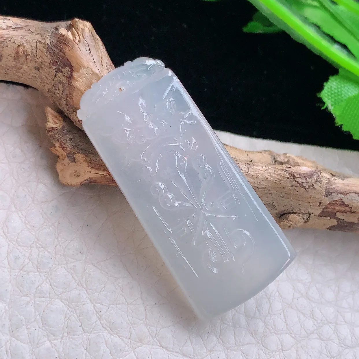 Lz实拍39.2*17.8*5.2天然缅甸翡翠白冰仿古无事牌吊坠