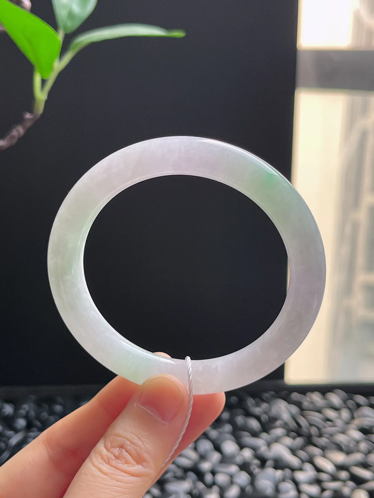 圆镯54.8圈口，翡翠冰糯种春带彩手镯