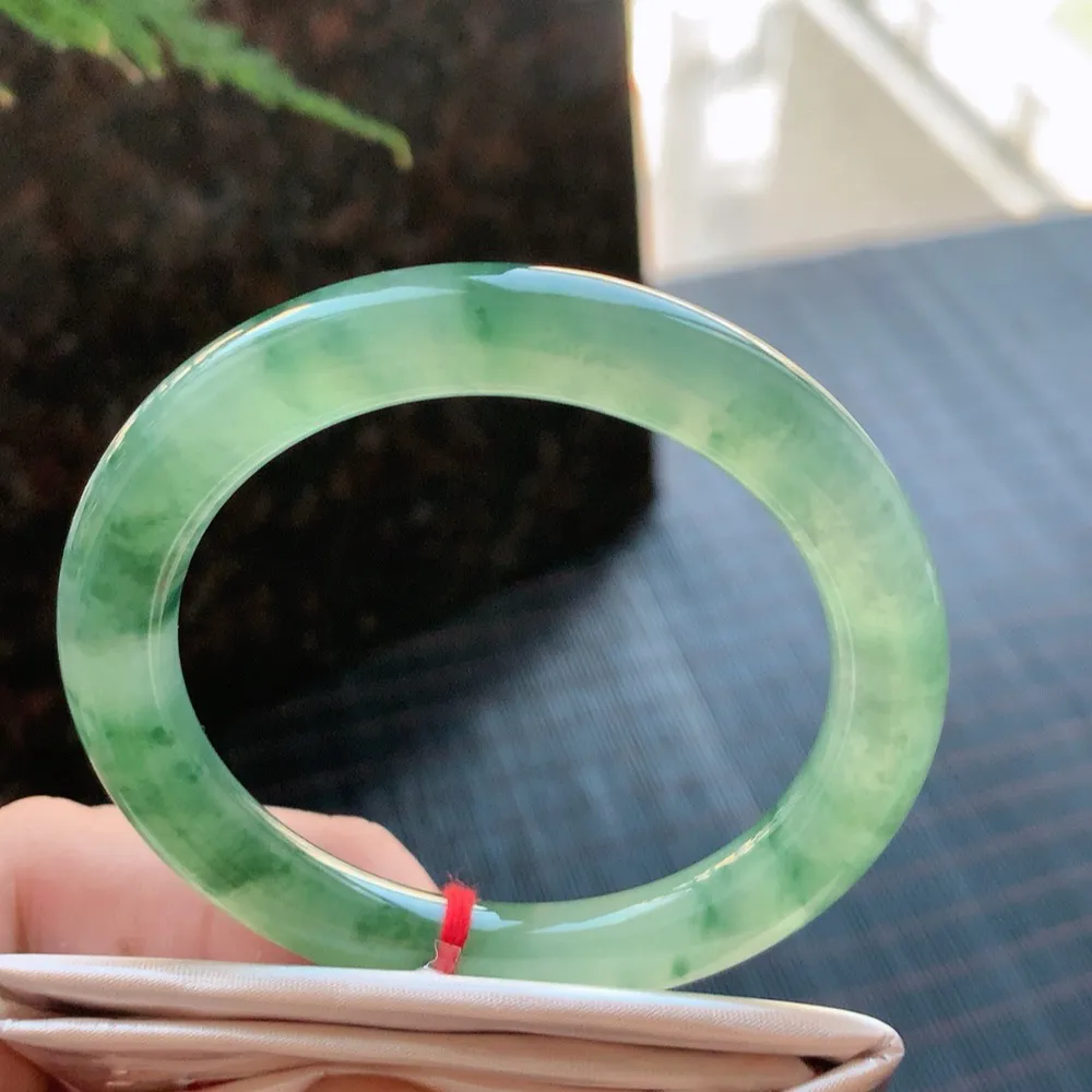 圆条高冰飘花 无瑕 尺寸:51.4/9.7 花美