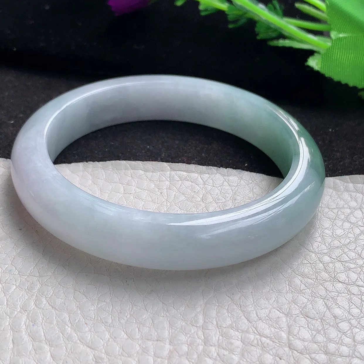 qn自然光58.6*12.2*9平安镯 缅甸翡翠A货清新飘花宽边玉手镯玉手环