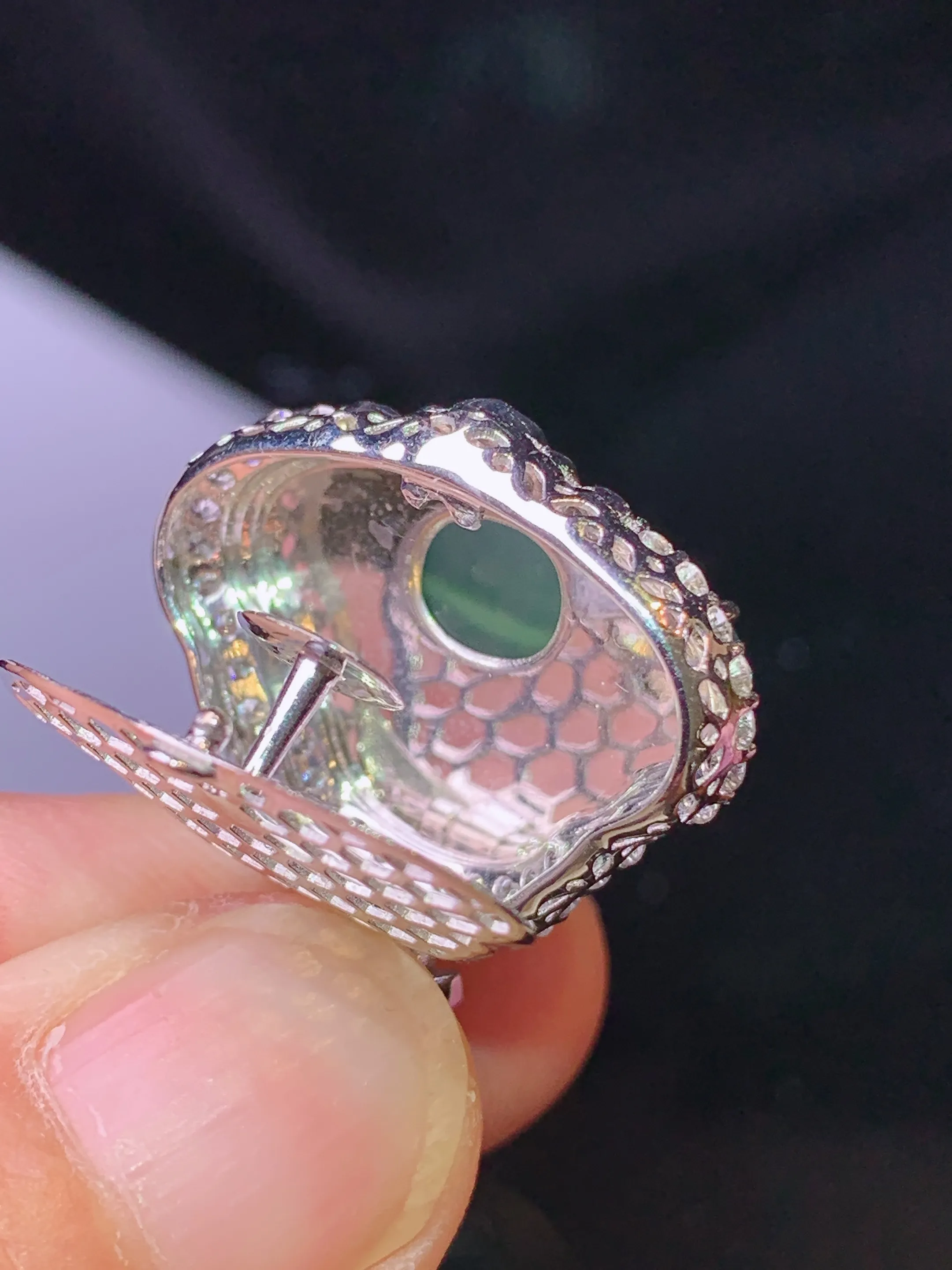 18k金钻镶嵌翠绿佛公吊坠 玉质细腻 色泽清新艳丽 整体尺寸25.5*22.5*9.2