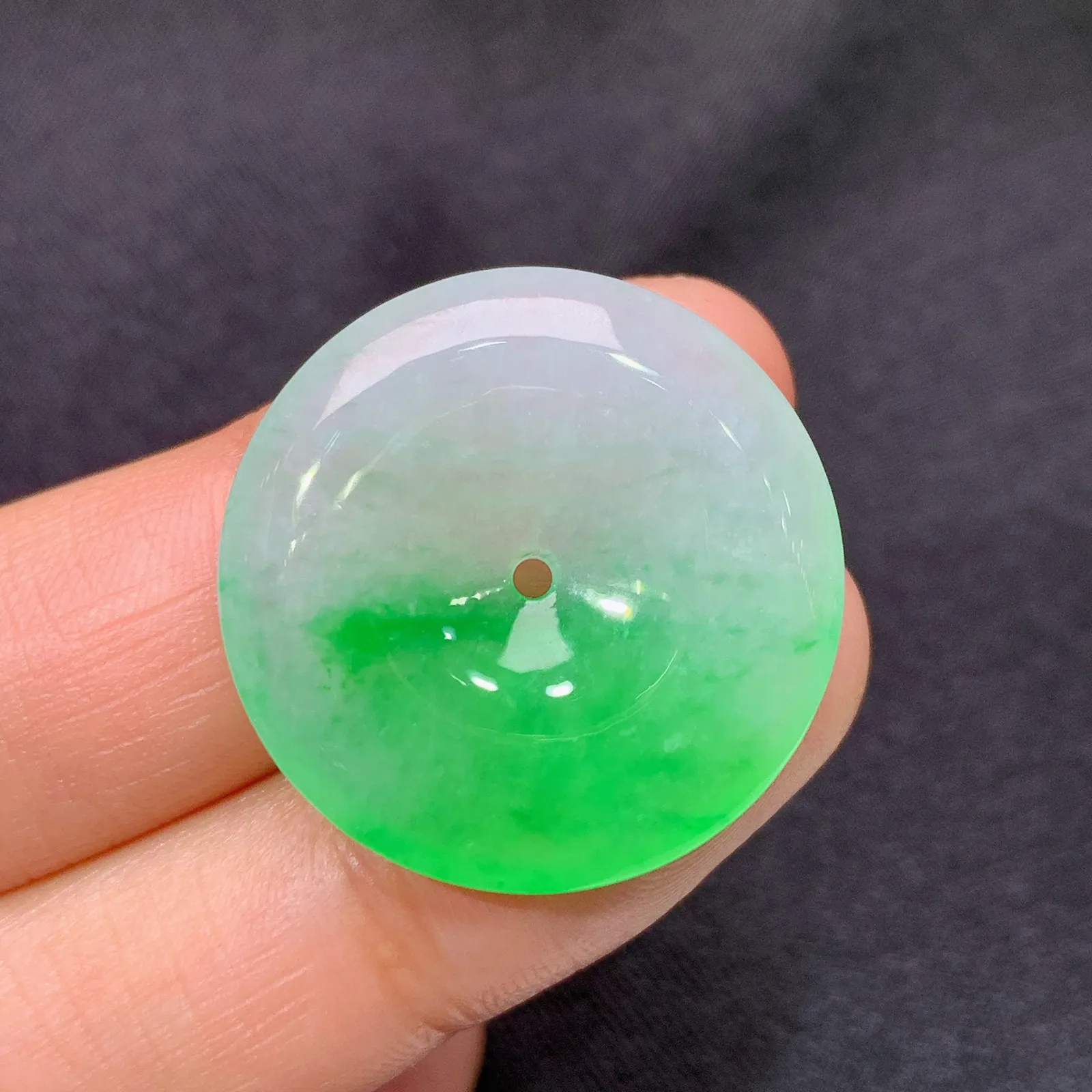 冰飘绿平安扣，冰润色阳，玉质细腻，种水足，Cj 尺寸24.6*4.5