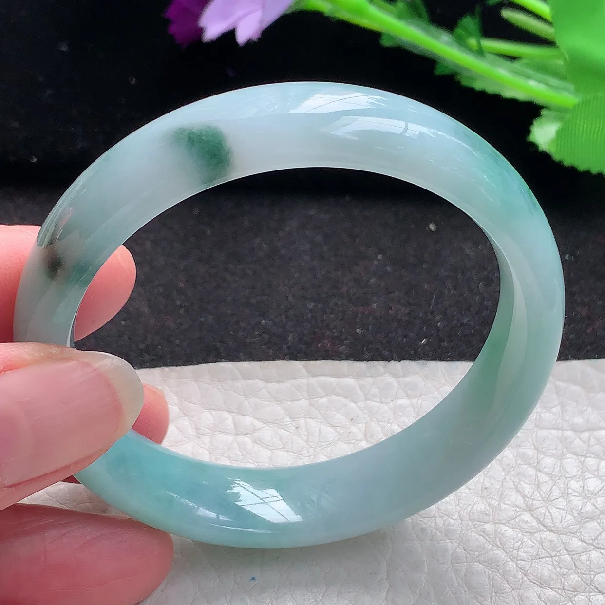 jm自然光53.5*13*7平安镯 缅甸翡翠A货飘蓝花宽边玉手镯玉手环