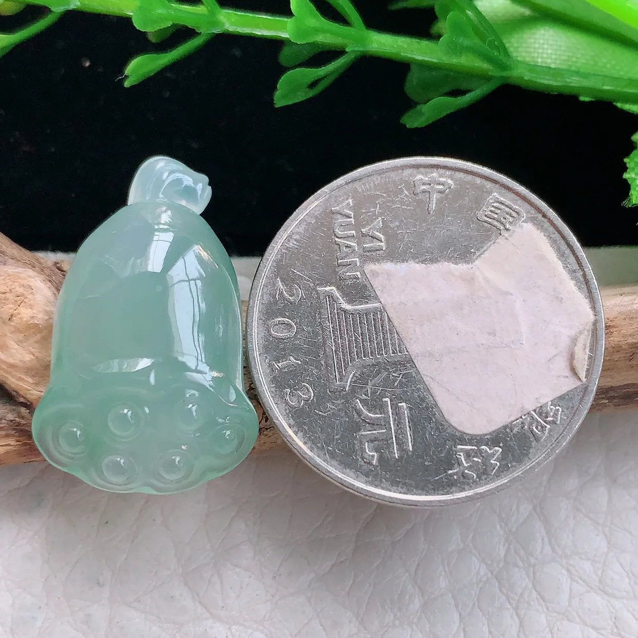 Lz实拍24*15.2*6天然缅甸翡翠冰透莲蓬吊坠 精美小玉坠