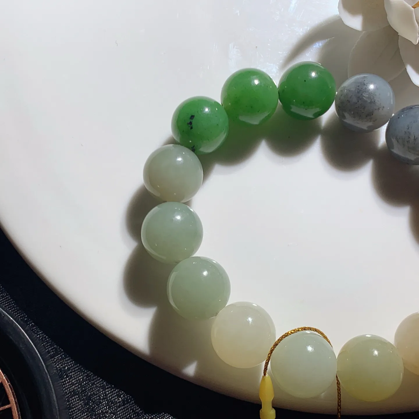 新疆和田玉多宝圆珠手串。单颗尺寸14！玉质细腻油润。手推出油。品相大气。lt251218