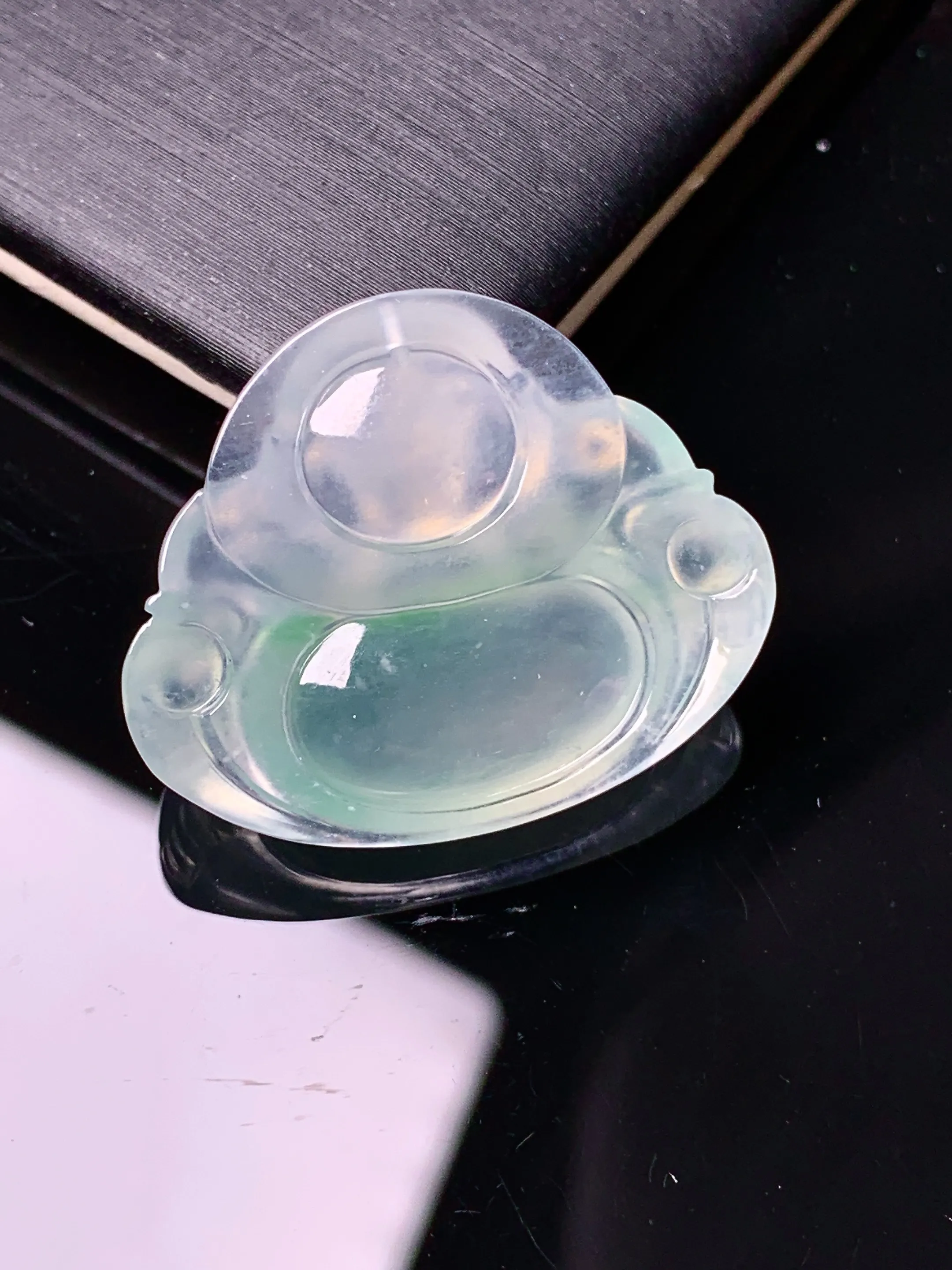 冰种佛公吊坠 玉质细腻 色泽清新艳丽 整体尺寸22*26.8*6.3