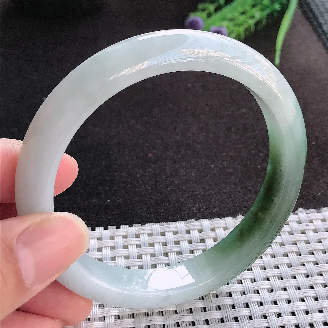 天然A货翡翠61.5/11.8/8.5老坑精美冰润特色半山半水油绿手镯大圈口宽边玉镯