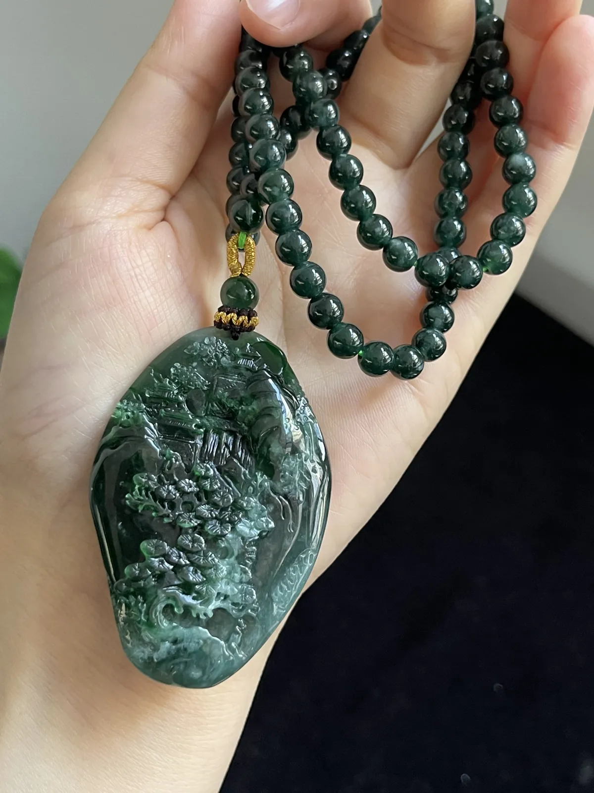 翡翠山水，配珠未测