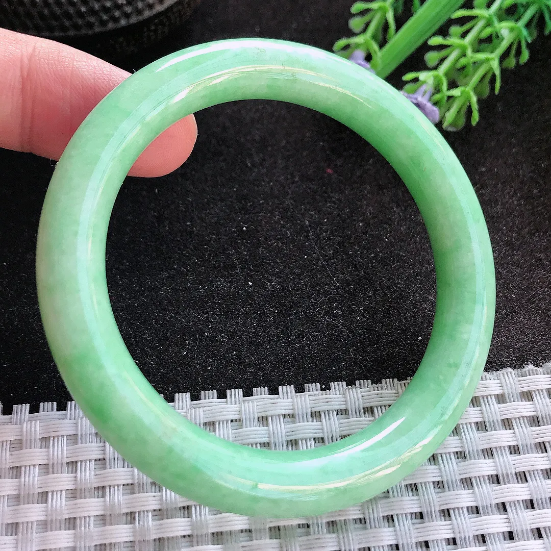 天然A货翡翠52/9.3/8.8老坑精美温润满绿圆条手镯宽边玉镯