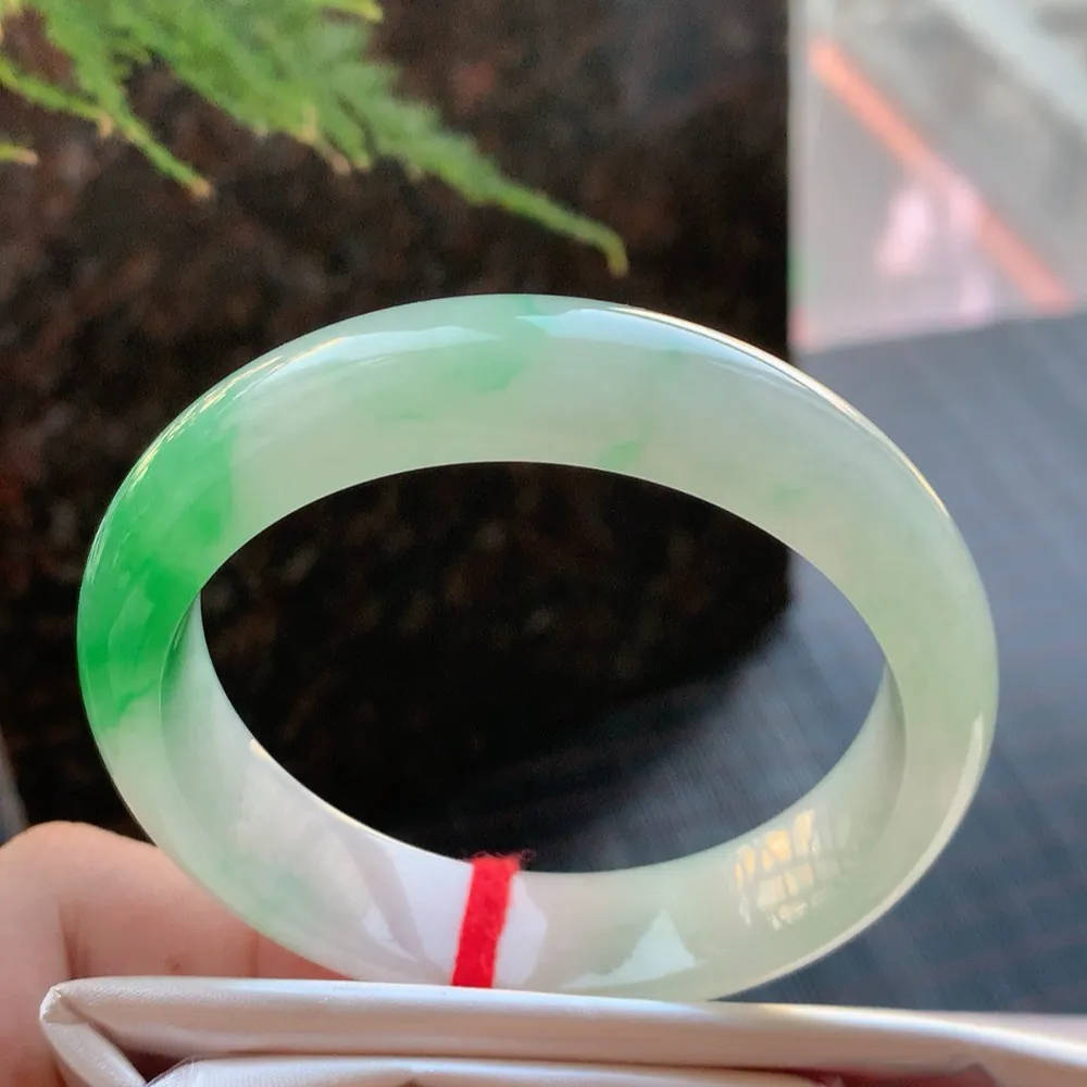 正圈冰阳绿 无瑕 尺寸:54.7/14.1/7.7 种色兼备