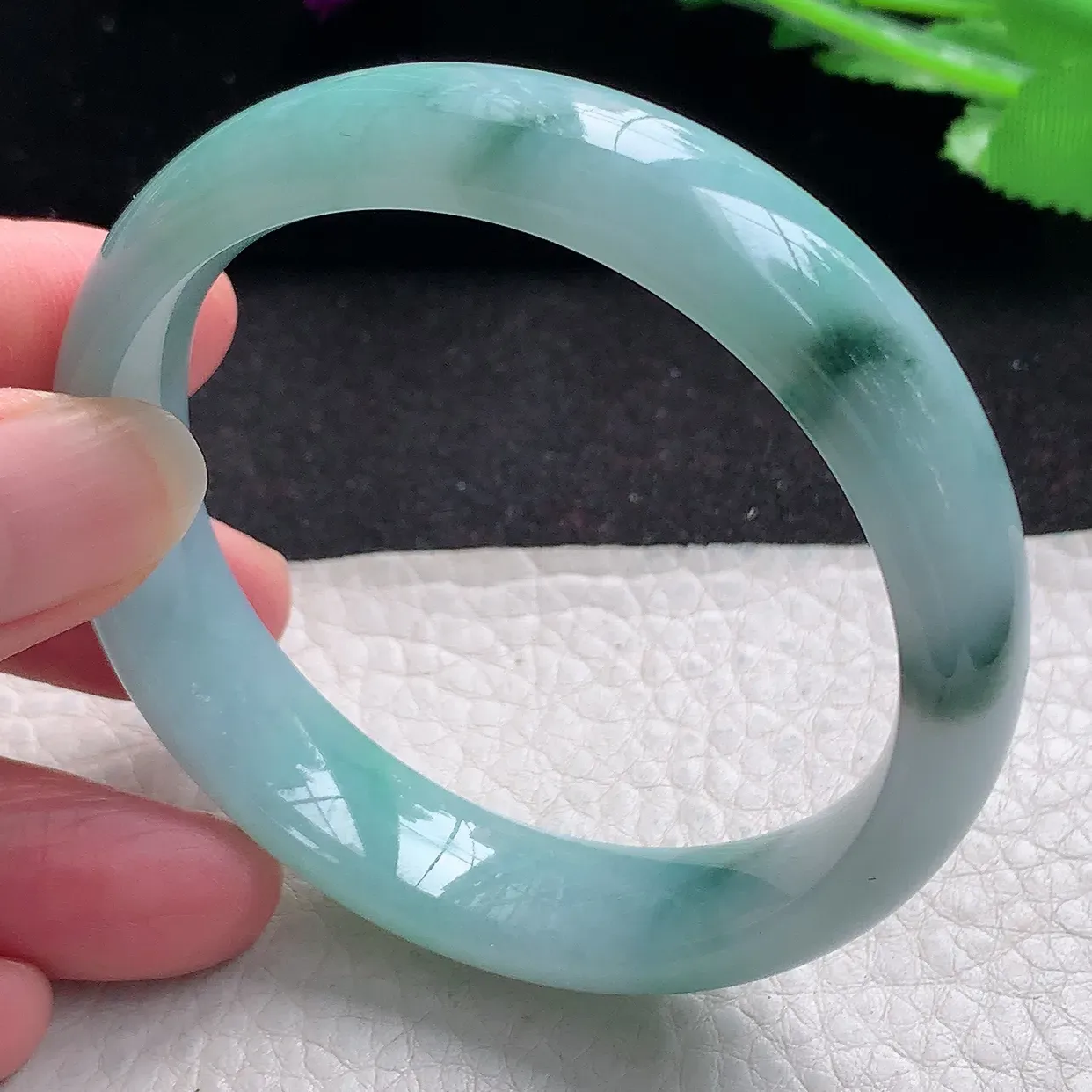 jm自然光53.5*13*7平安镯 缅甸翡翠A货飘蓝花宽边玉手镯玉手环