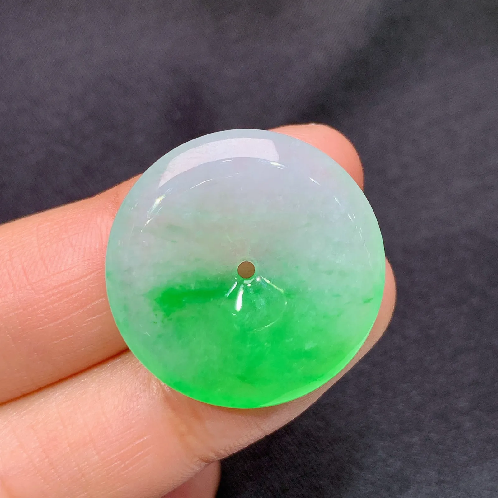 冰飘绿平安扣，冰润色阳，玉质细腻，种水足，Cj 尺寸24.6*4.5