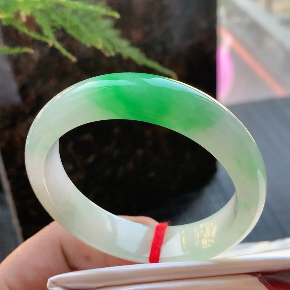 正圈冰阳绿 无瑕 尺寸:54.7/14.1/7.7 种色兼备