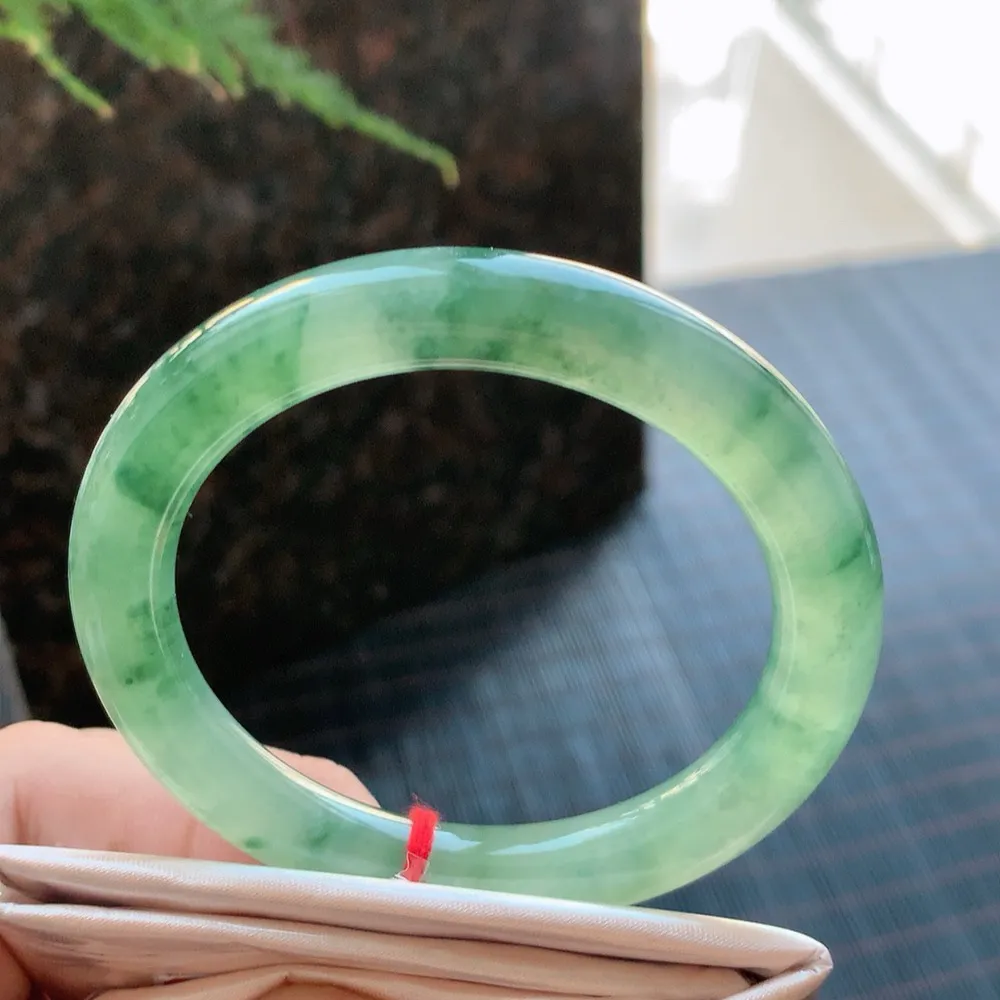 圆条高冰飘花 无瑕 尺寸:51.4/9.7 花美