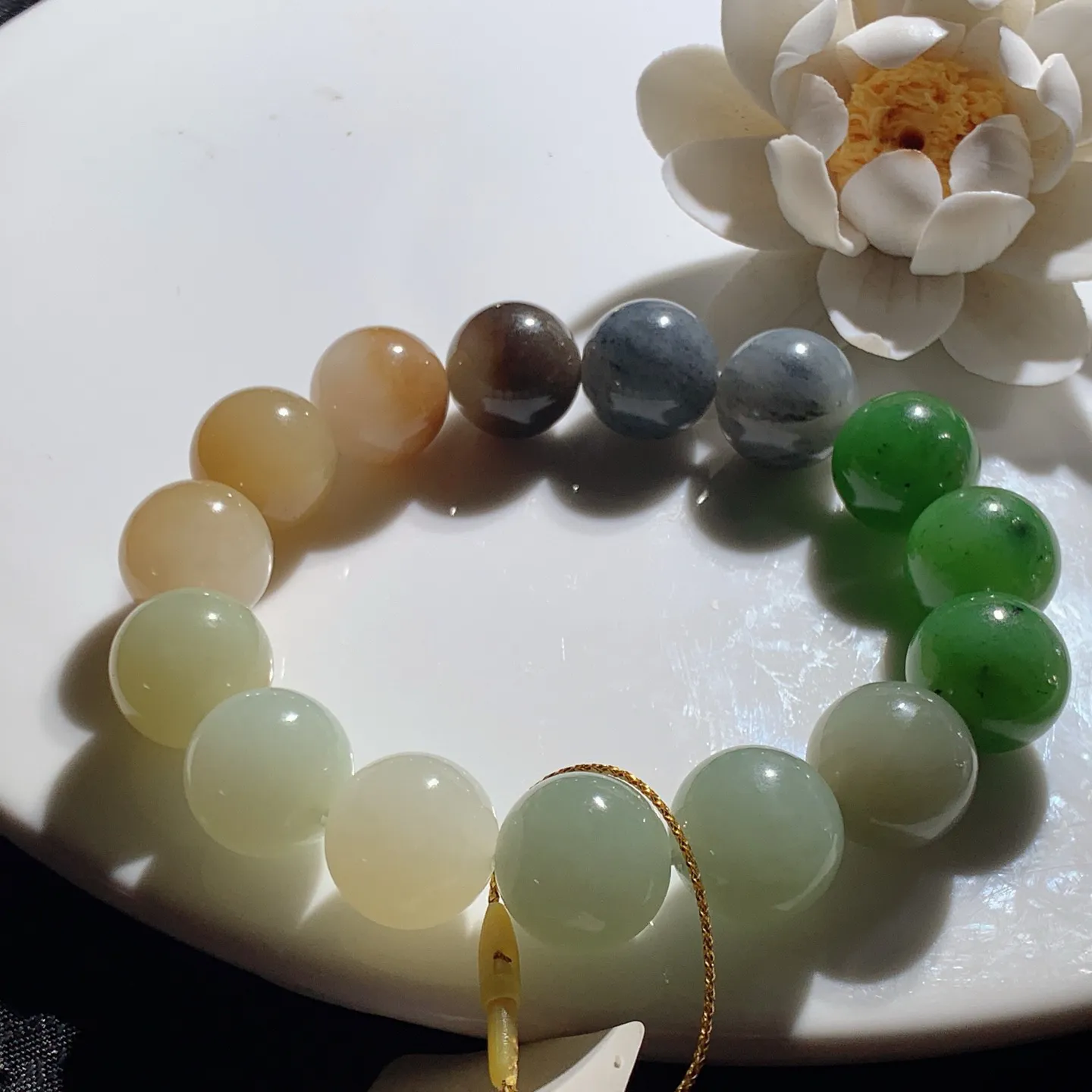 新疆和田玉多宝圆珠手串。单颗尺寸14！玉质细腻油润。手推出油。品相大气。lt251218