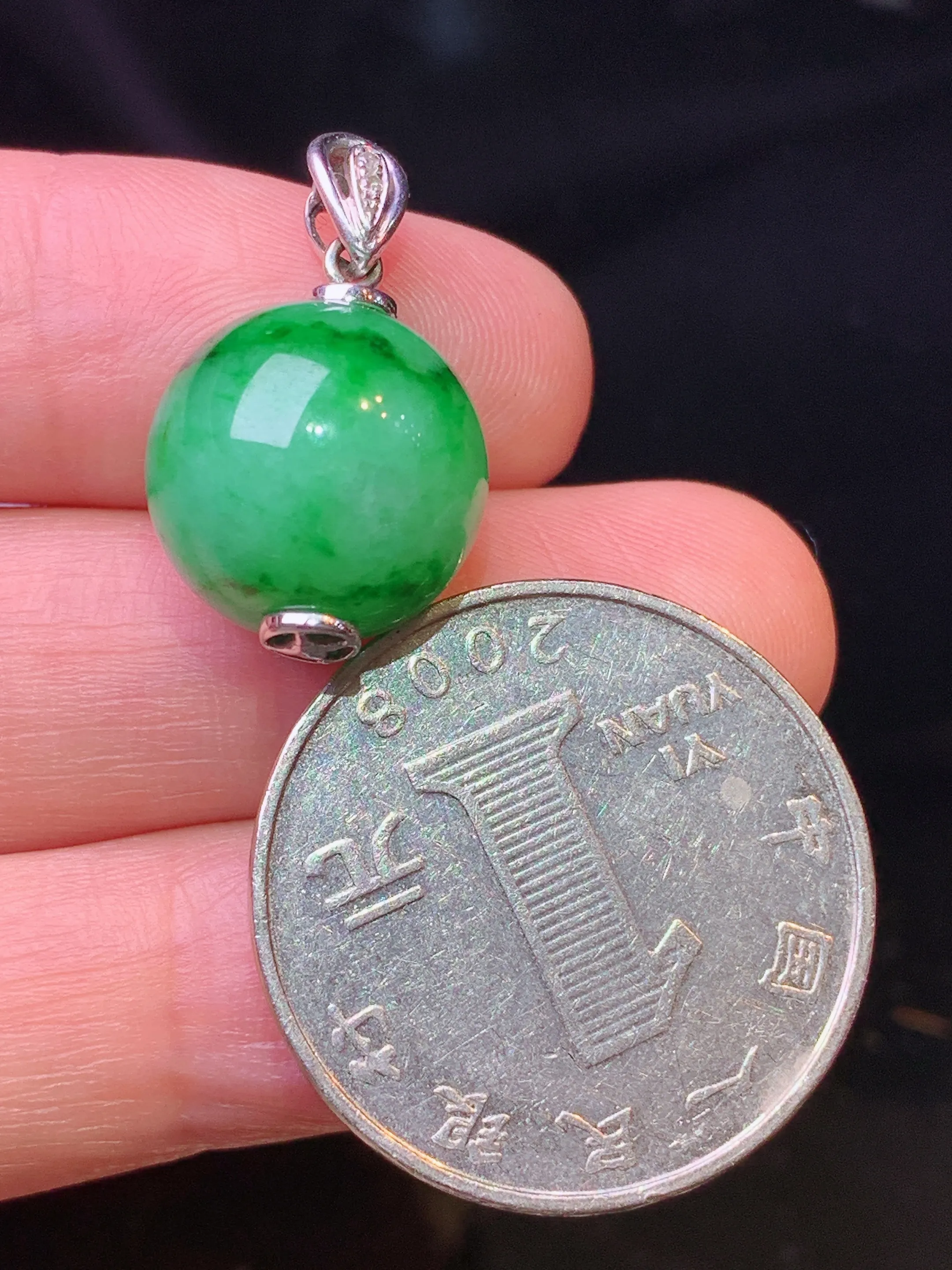 18k金镶嵌满绿圆珠吊坠 玉质细腻 色泽清新艳丽 整体尺寸22.5*13.5